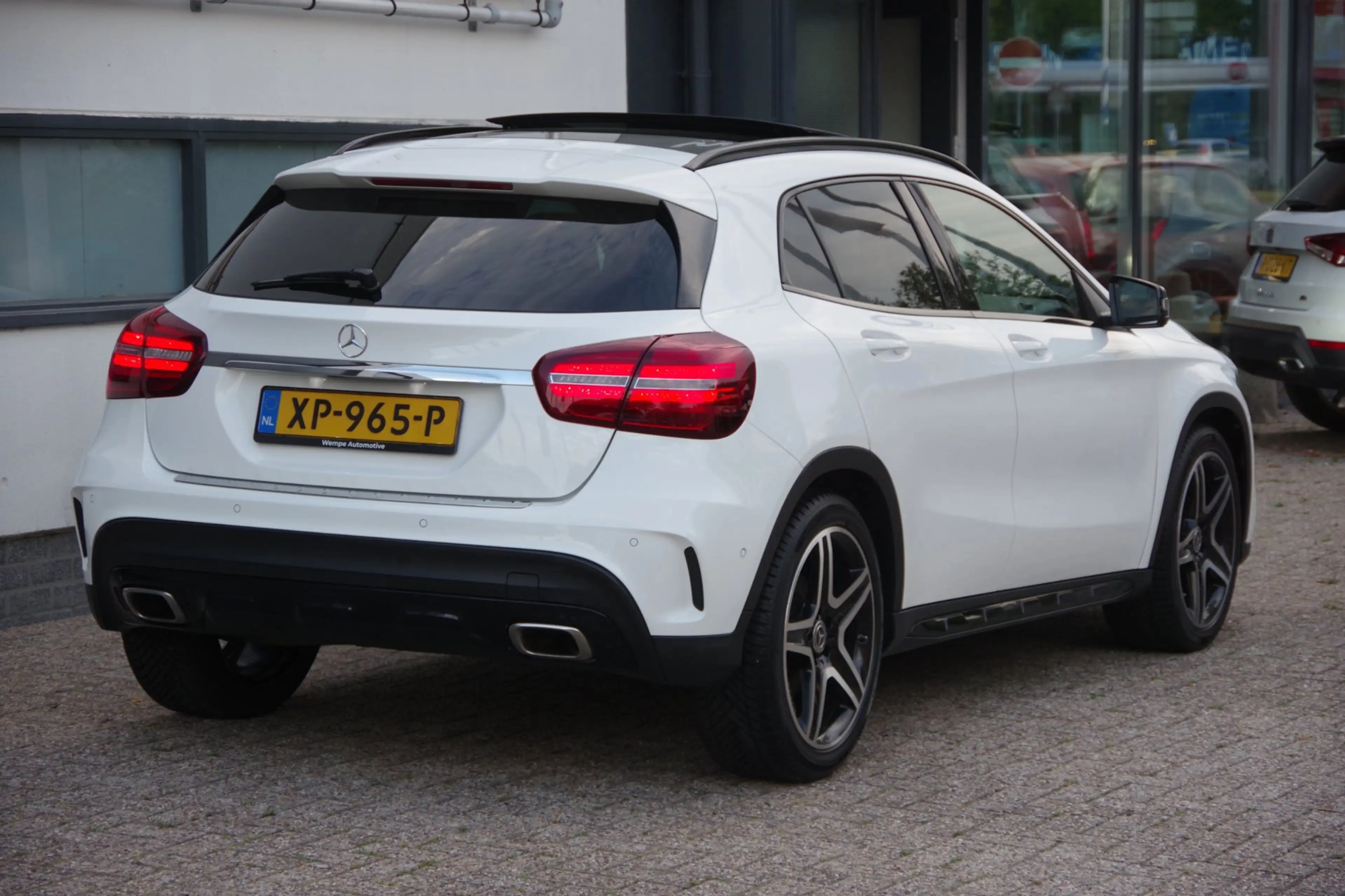 Mercedes-Benz GLA 180 Business Solution AMG Night Upgrade — photo 2