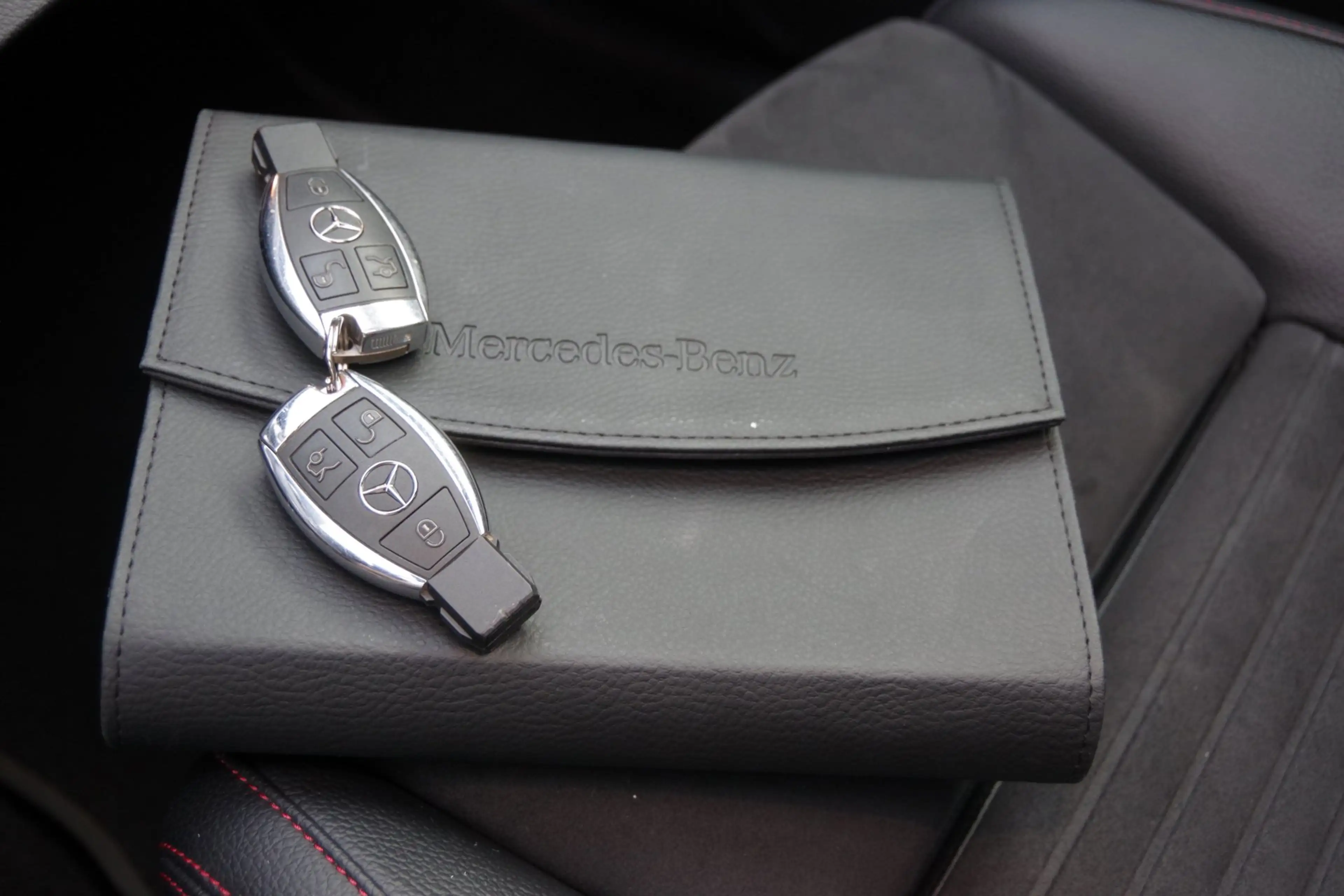 Mercedes-Benz GLA 180 Business Solution AMG Night Upgrade — photo 45