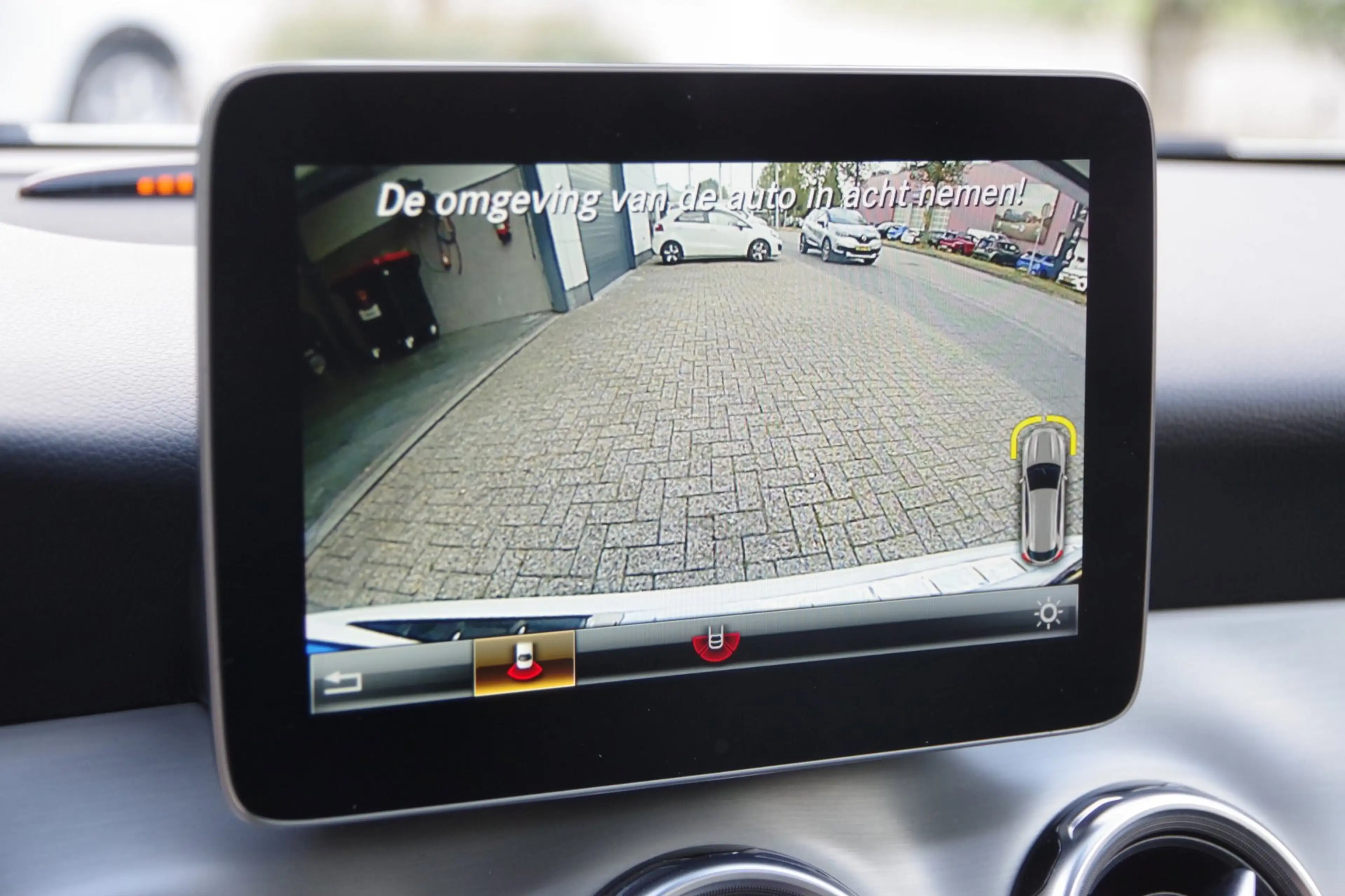 Mercedes-Benz GLA 180 Business Solution AMG Night Upgrade — photo 15