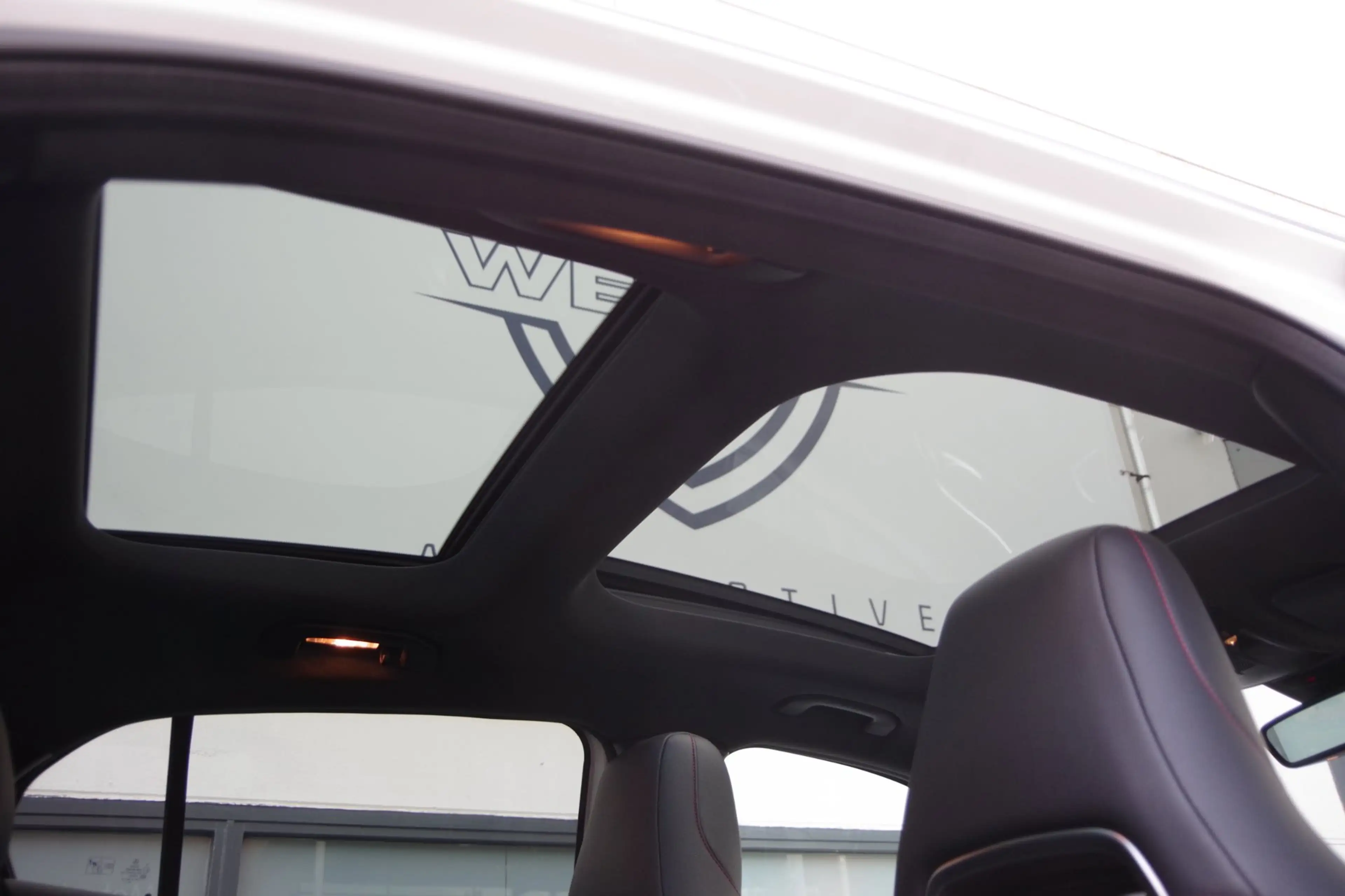 Mercedes-Benz GLA 180 Business Solution AMG Night Upgrade — photo 34