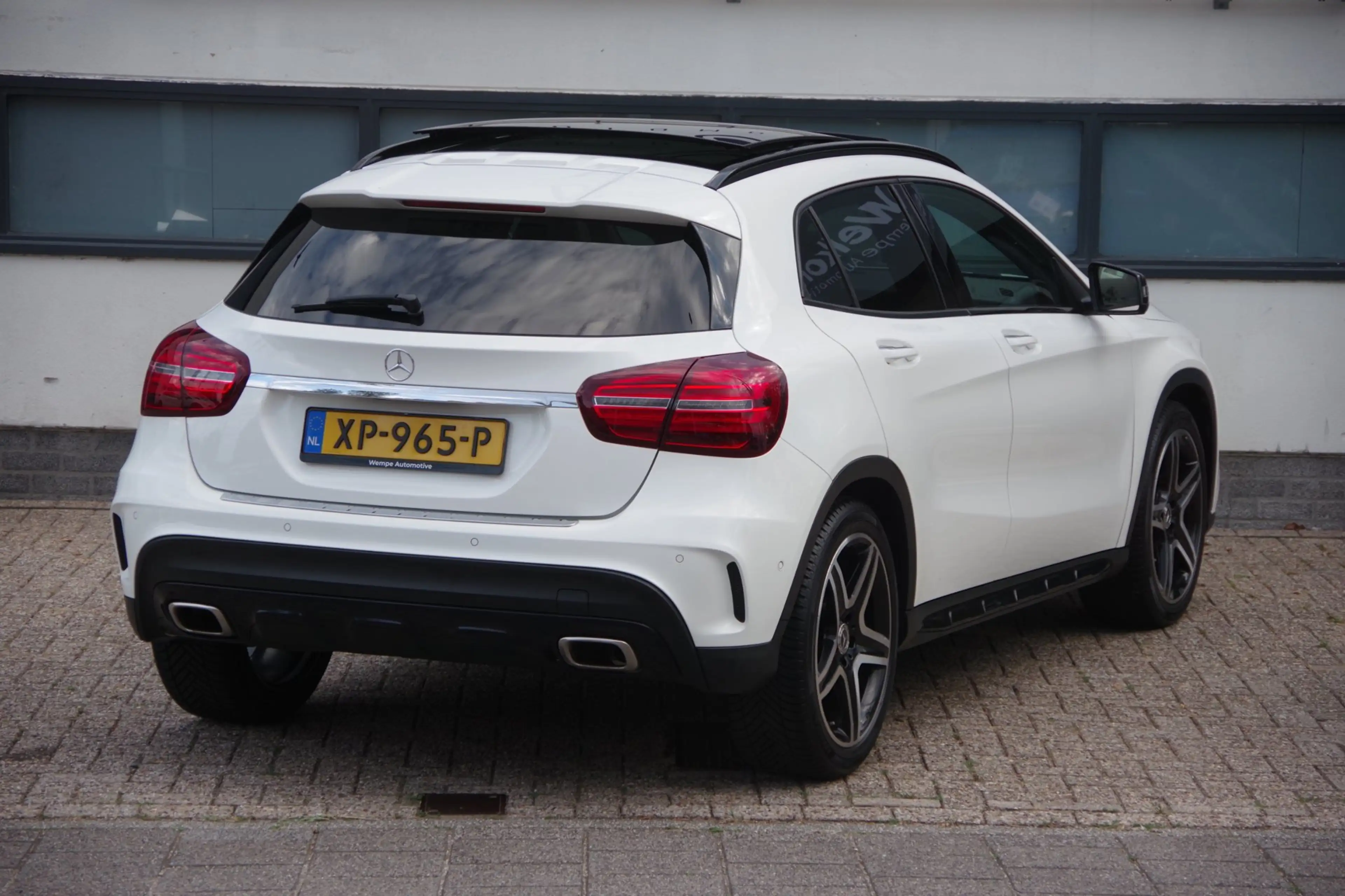 Mercedes-Benz GLA 180 Business Solution AMG Night Upgrade — photo 4