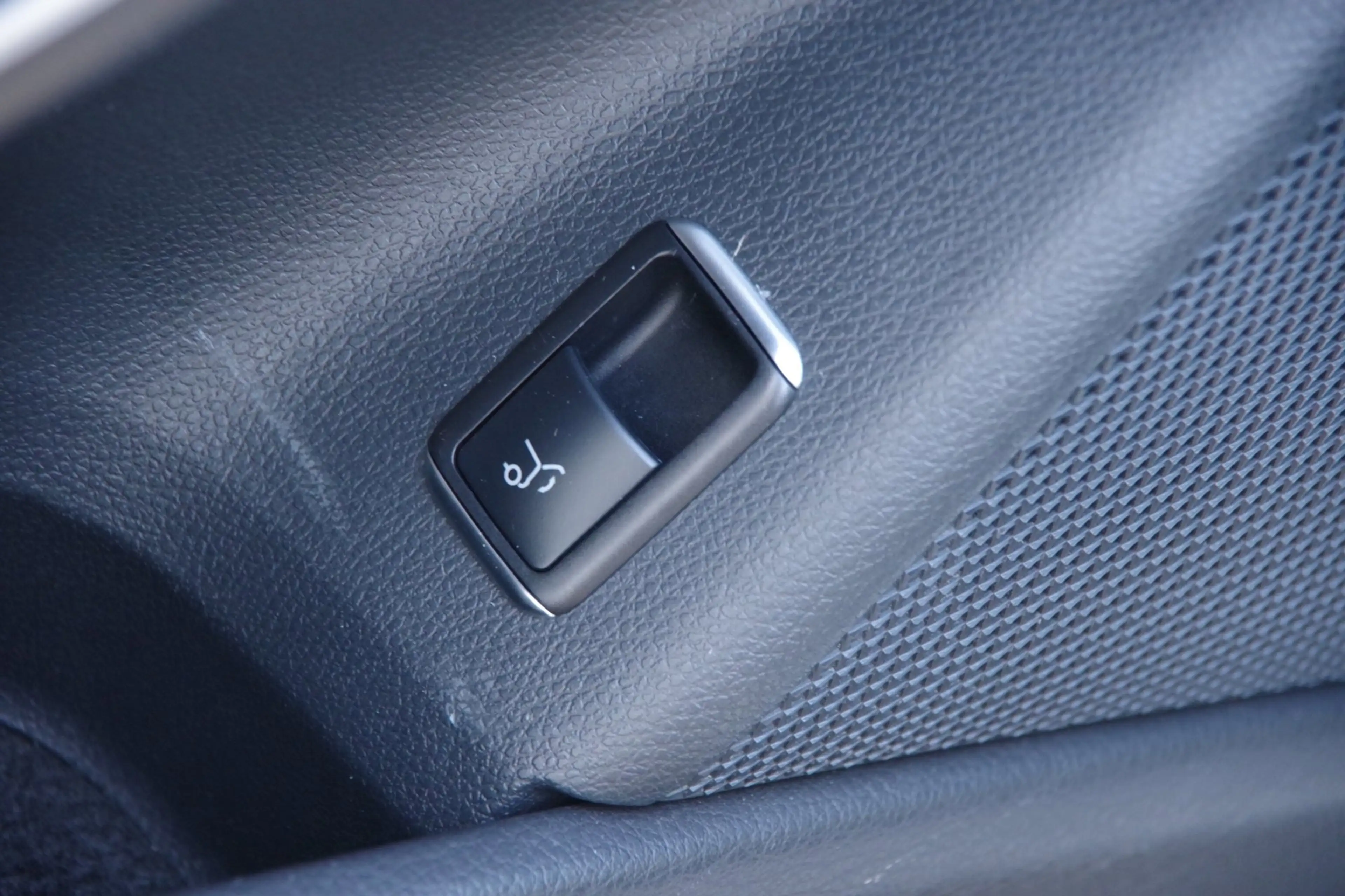 Mercedes-Benz GLA 180 Business Solution AMG Night Upgrade — photo 26
