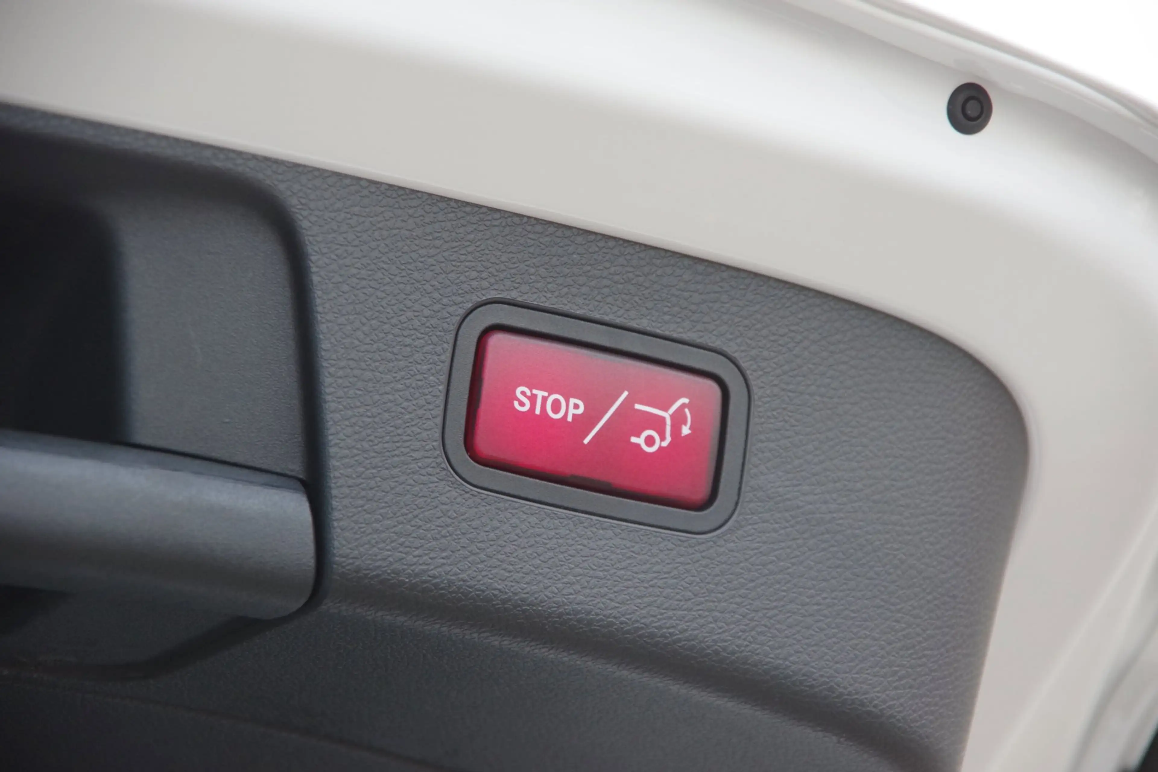 Mercedes-Benz GLA 180 Business Solution AMG Night Upgrade — photo 31