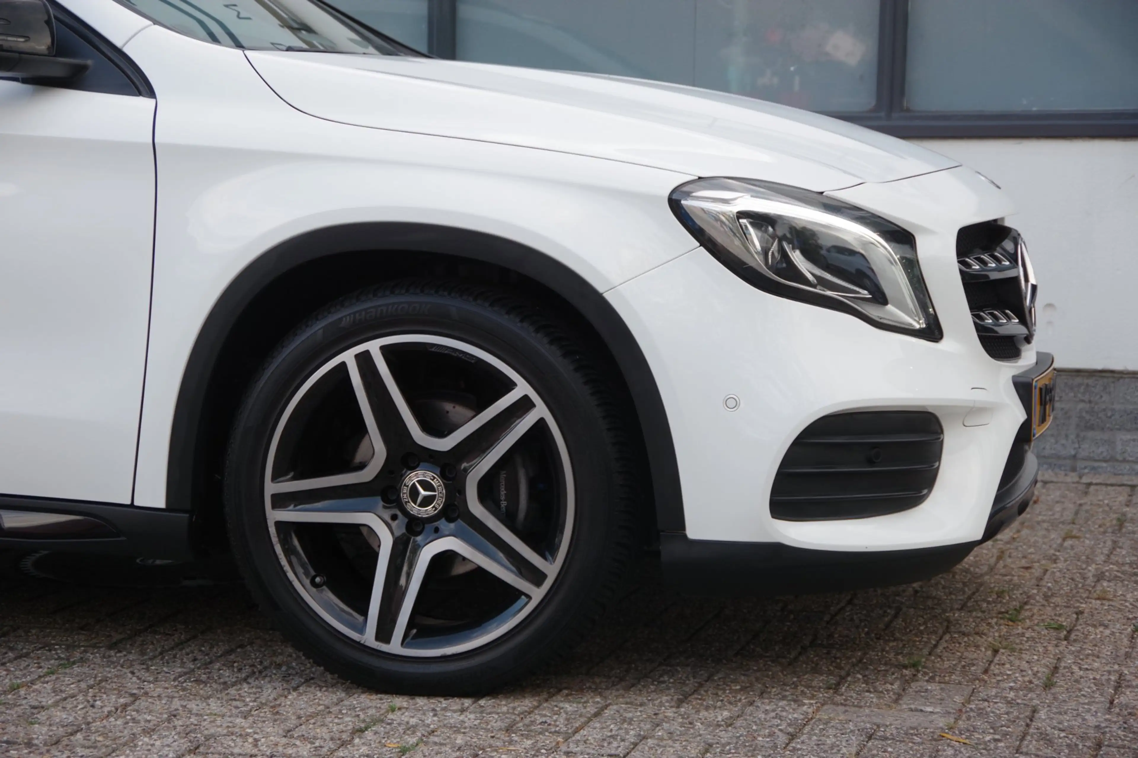 Mercedes-Benz GLA 180 Business Solution AMG Night Upgrade — photo 38