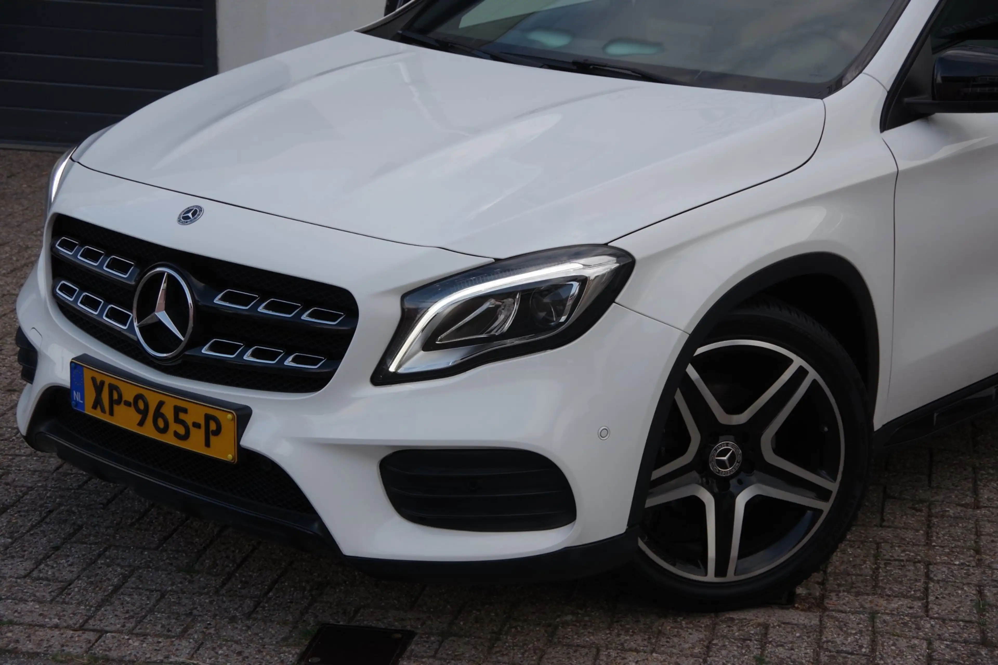 Mercedes-Benz GLA 180 Business Solution AMG Night Upgrade — photo 40