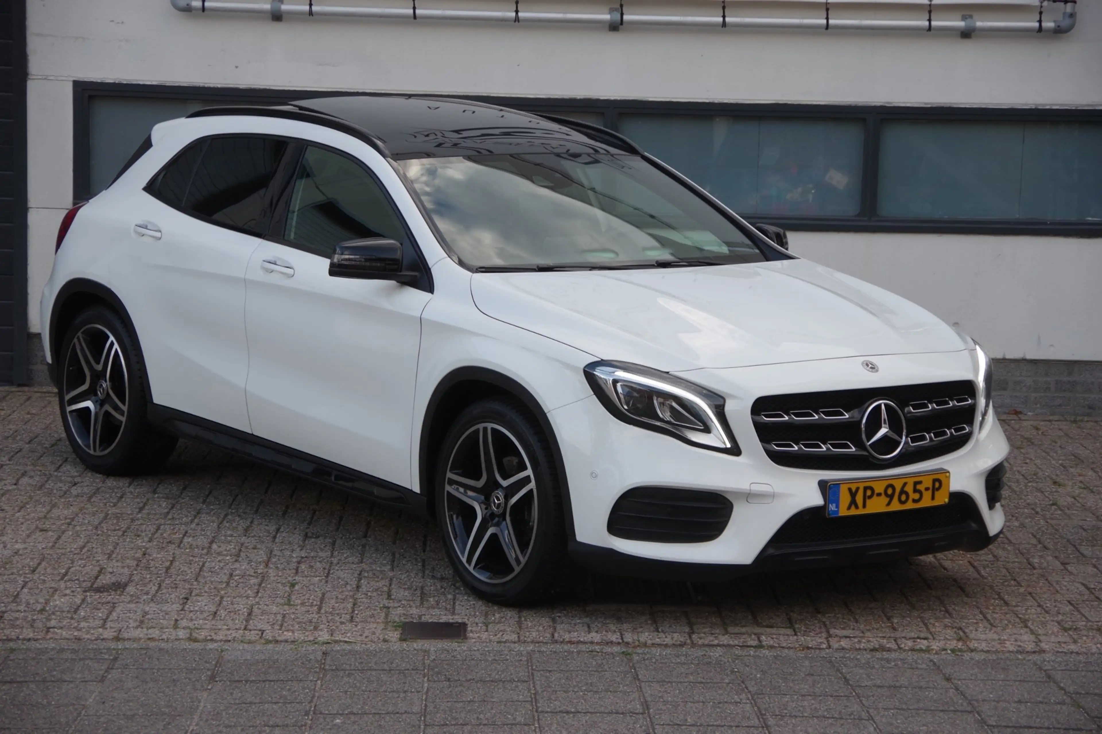Mercedes-Benz GLA 180 Business Solution AMG Night Upgrade — photo 39