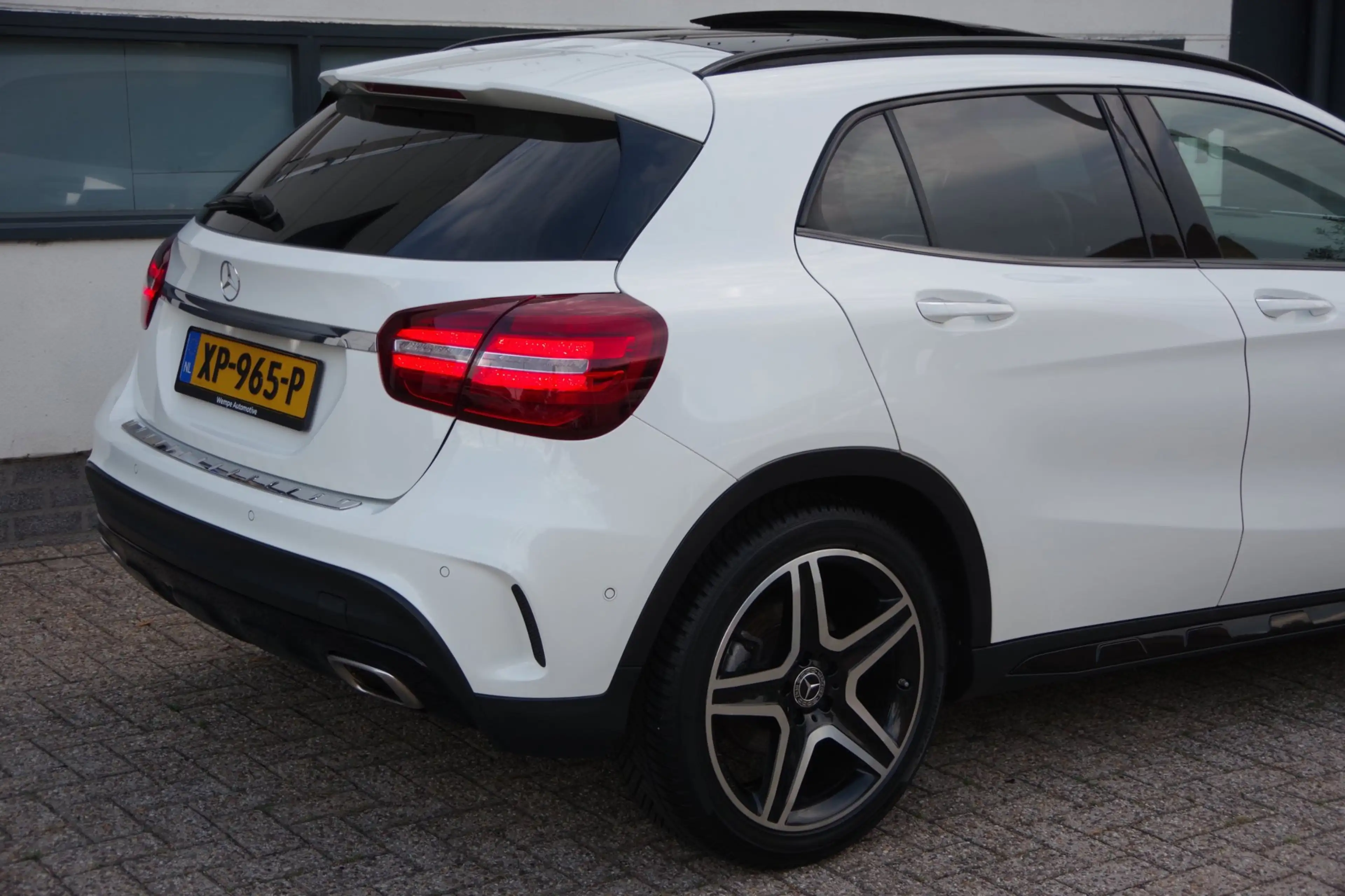 Mercedes-Benz GLA 180 Business Solution AMG Night Upgrade — photo 3