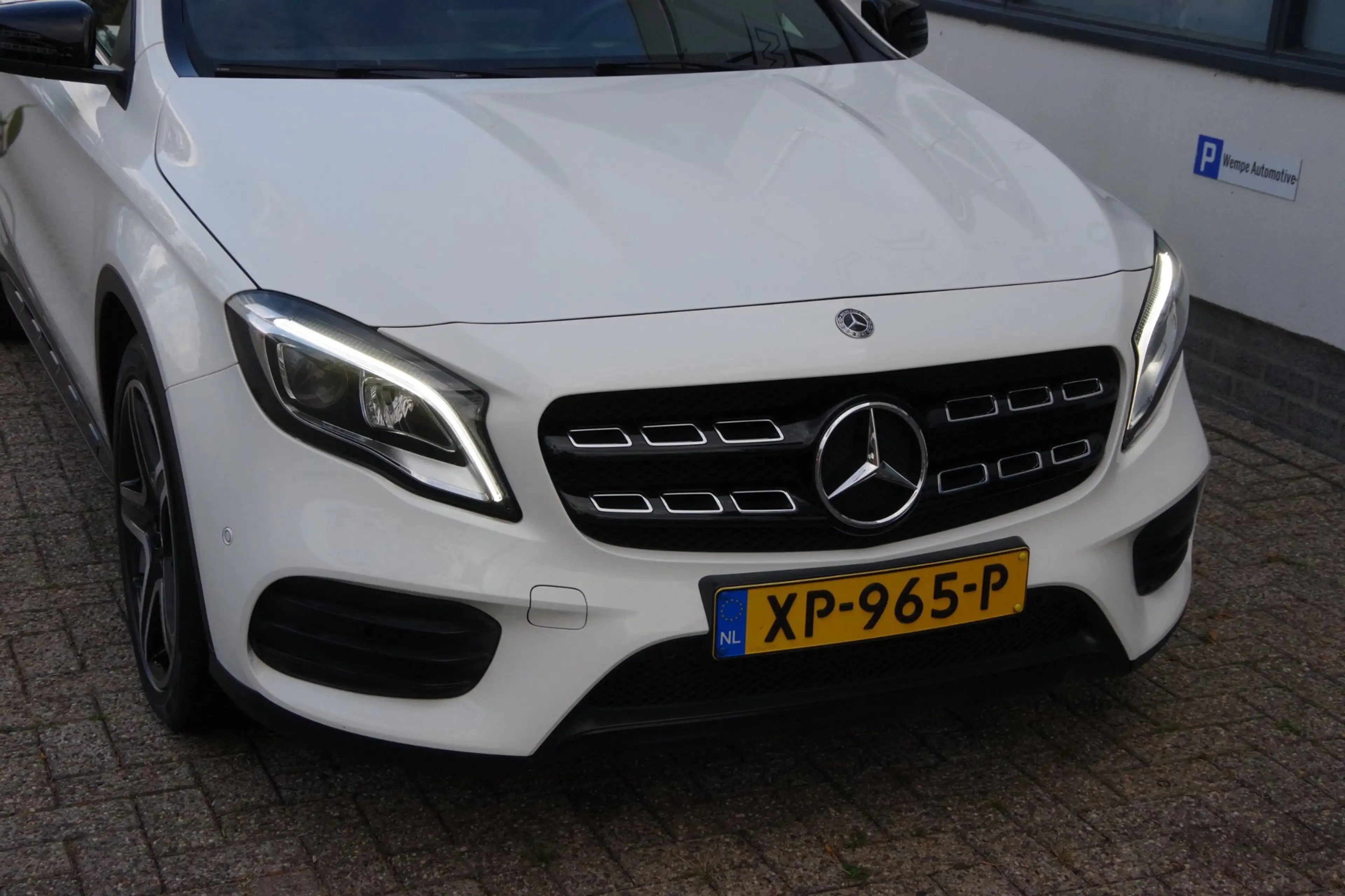 Mercedes-Benz GLA 180 Business Solution AMG Night Upgrade — photo 35