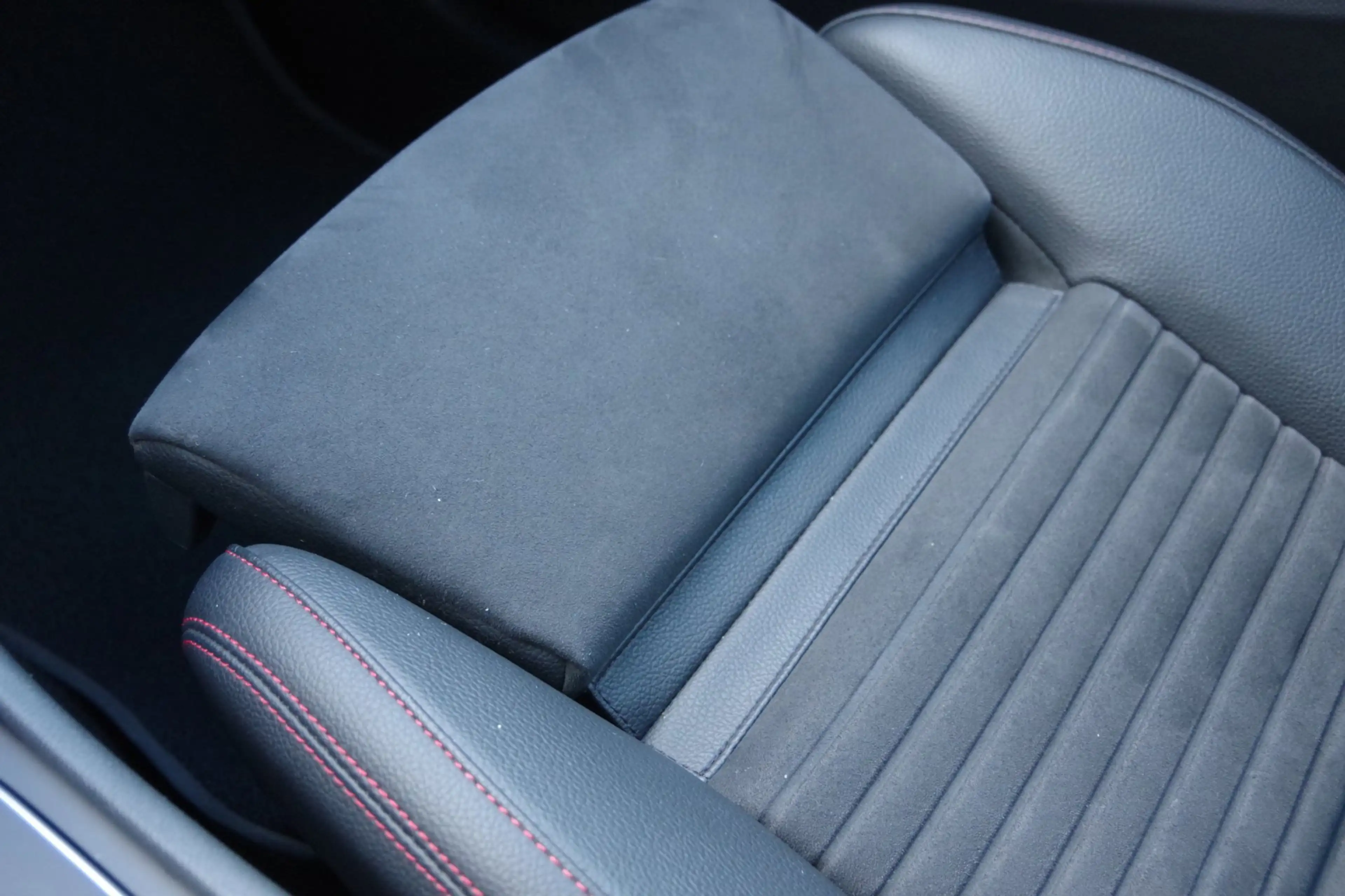 Mercedes-Benz GLA 180 Business Solution AMG Night Upgrade — photo 24