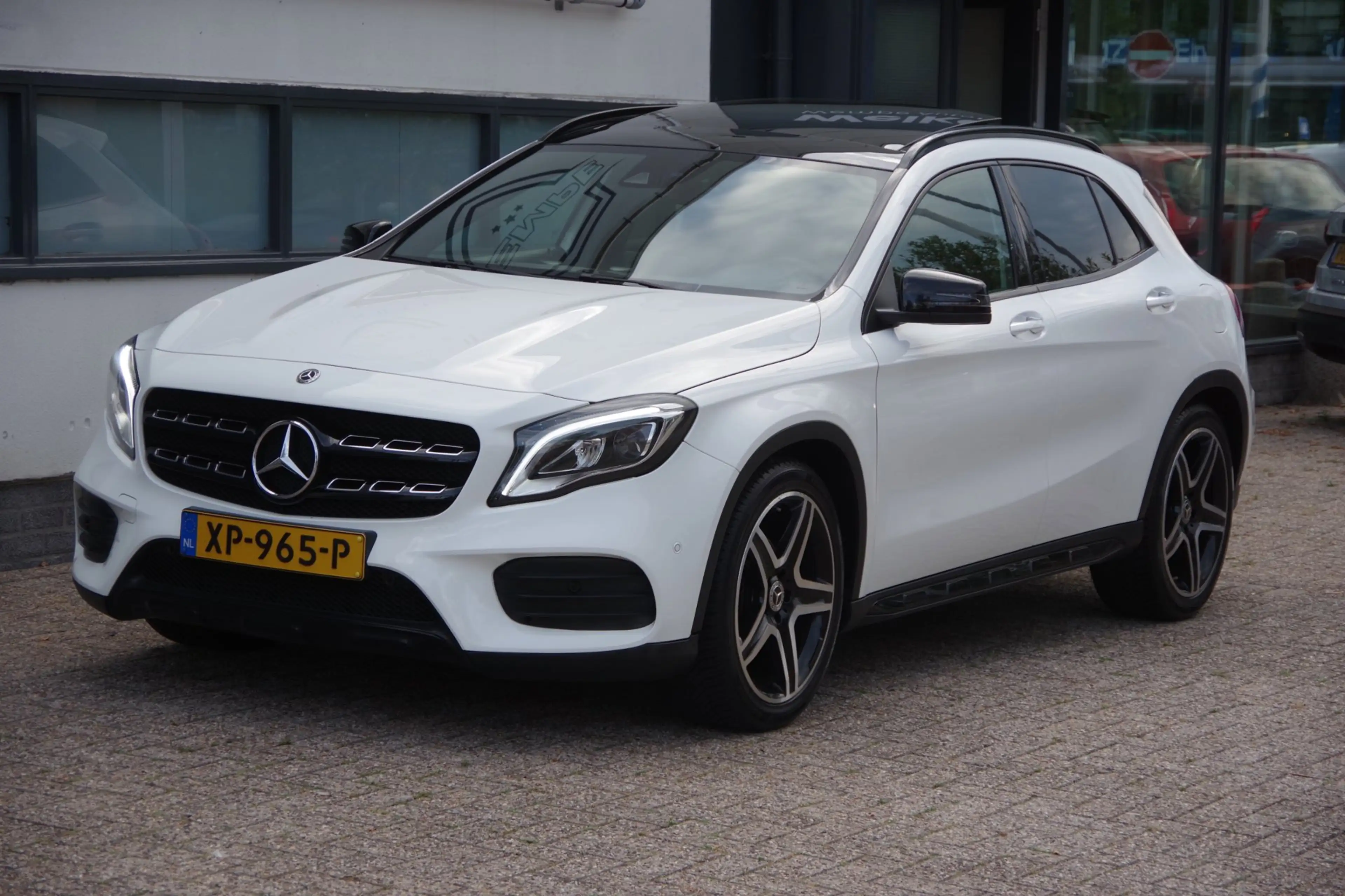 Mercedes-Benz GLA 180 Business Solution AMG Night Upgrade — photo 7
