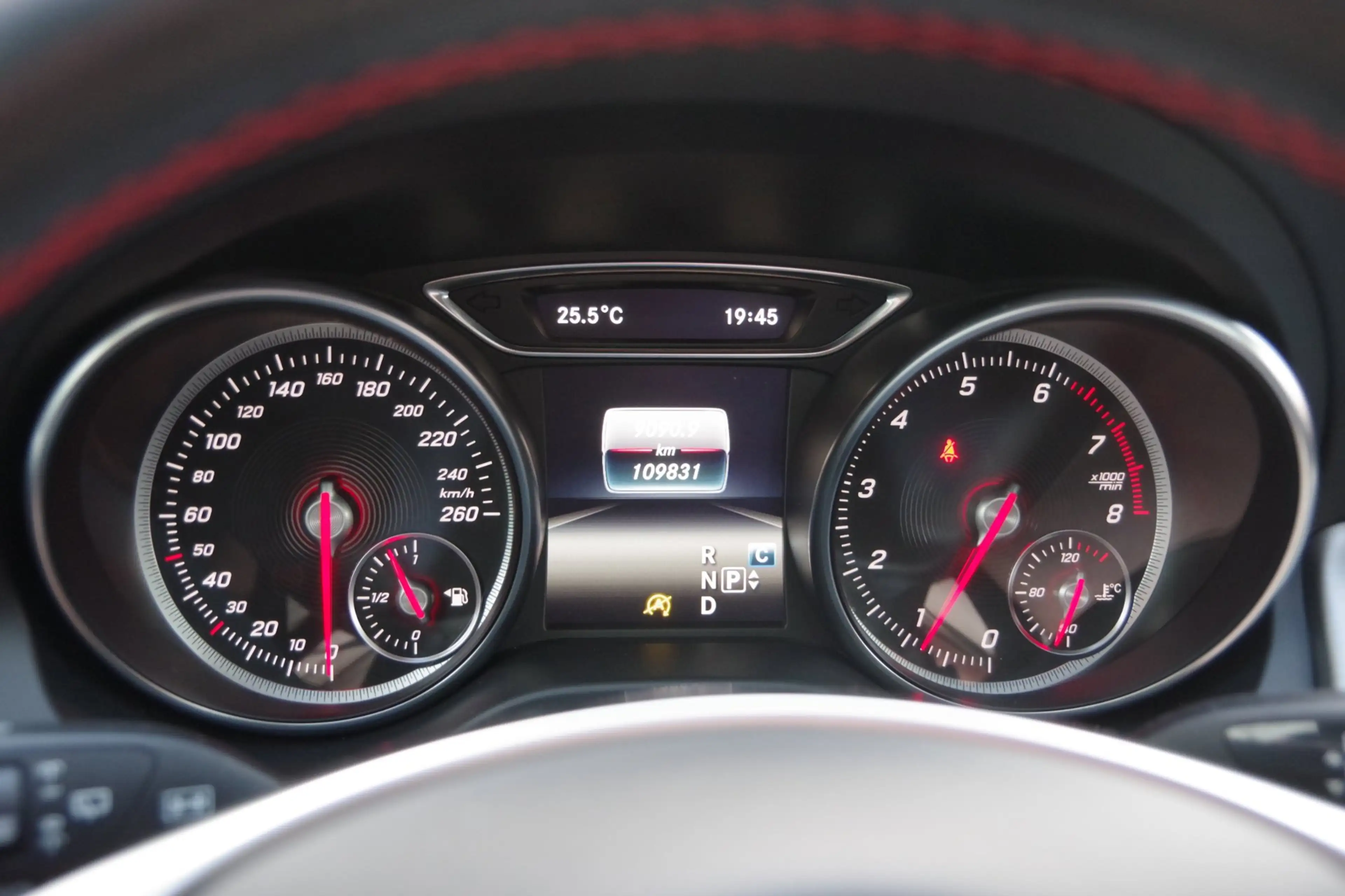 Mercedes-Benz GLA 180 Business Solution AMG Night Upgrade — photo 22