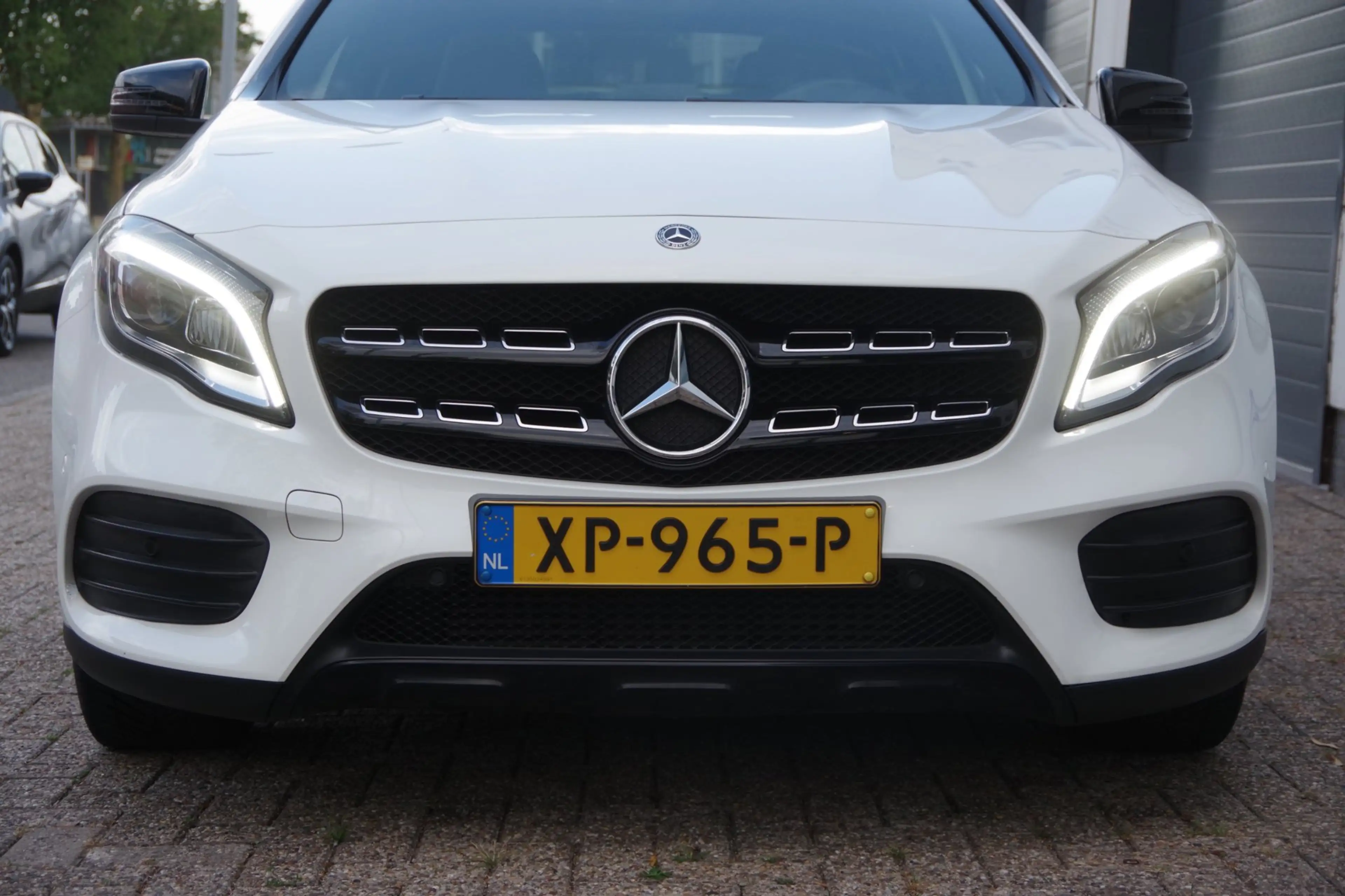 Mercedes-Benz GLA 180 Business Solution AMG Night Upgrade — photo 8