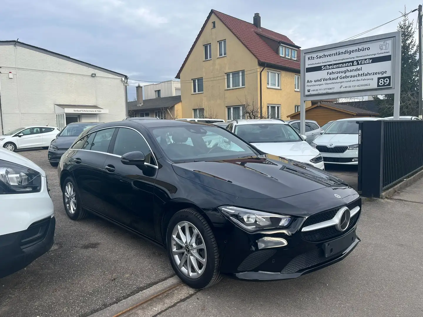 Mercedes-Benz CLA 250 Hybrid Autom. LED AHK 17" PTS Soundsyst. Noir - 1