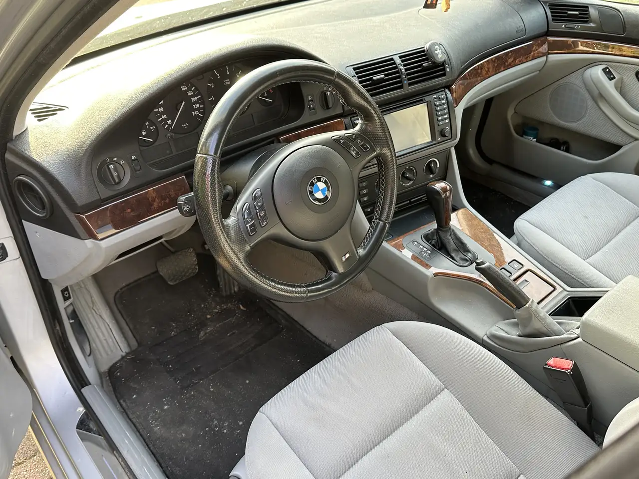 BMW 520i, foto 2