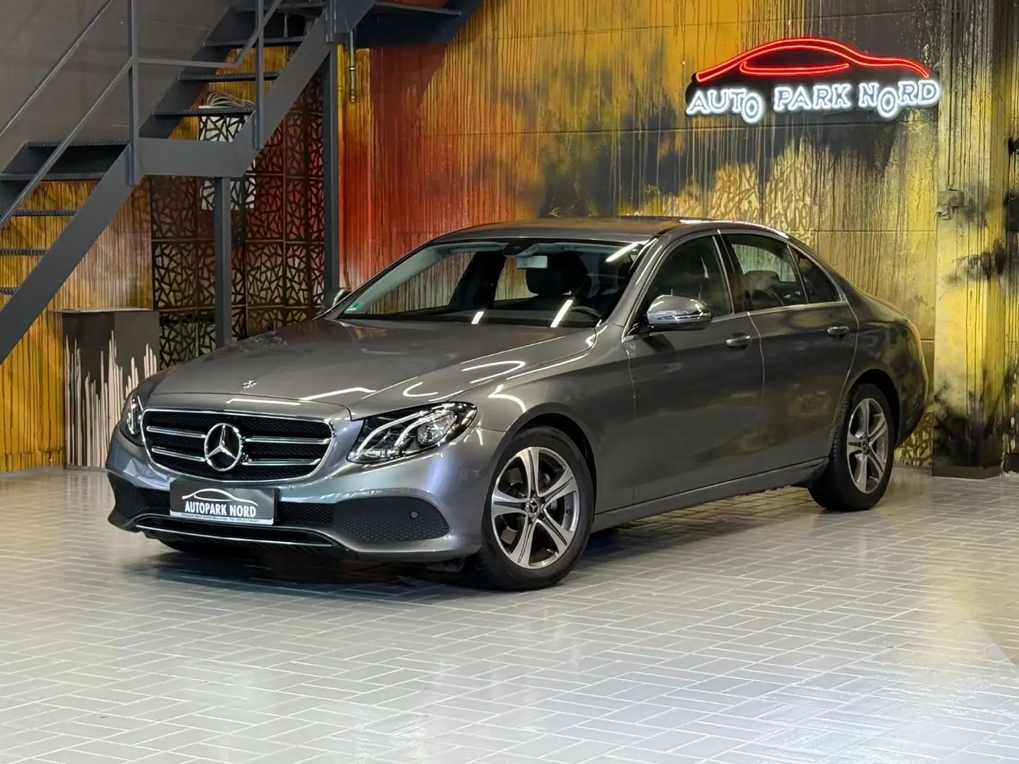 Mercedes-Benz E 220 d Lim. Avantgarde 9G LED~KAMERA~NAVI~LEDER Gris - 1