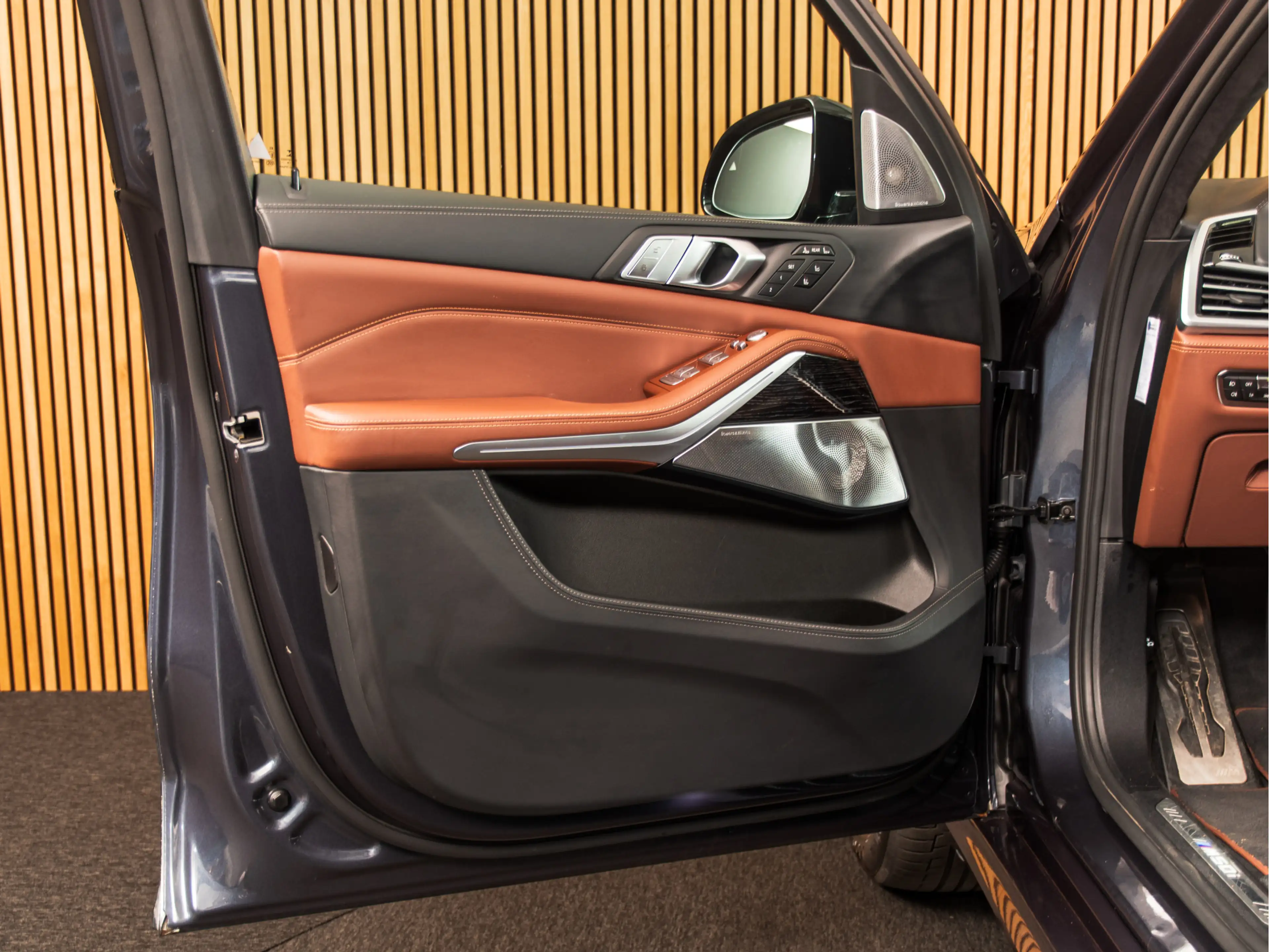 BMW X7 M50i M-SPORT | SKYLOUNGE | B&W | MASSAGE — photo 17