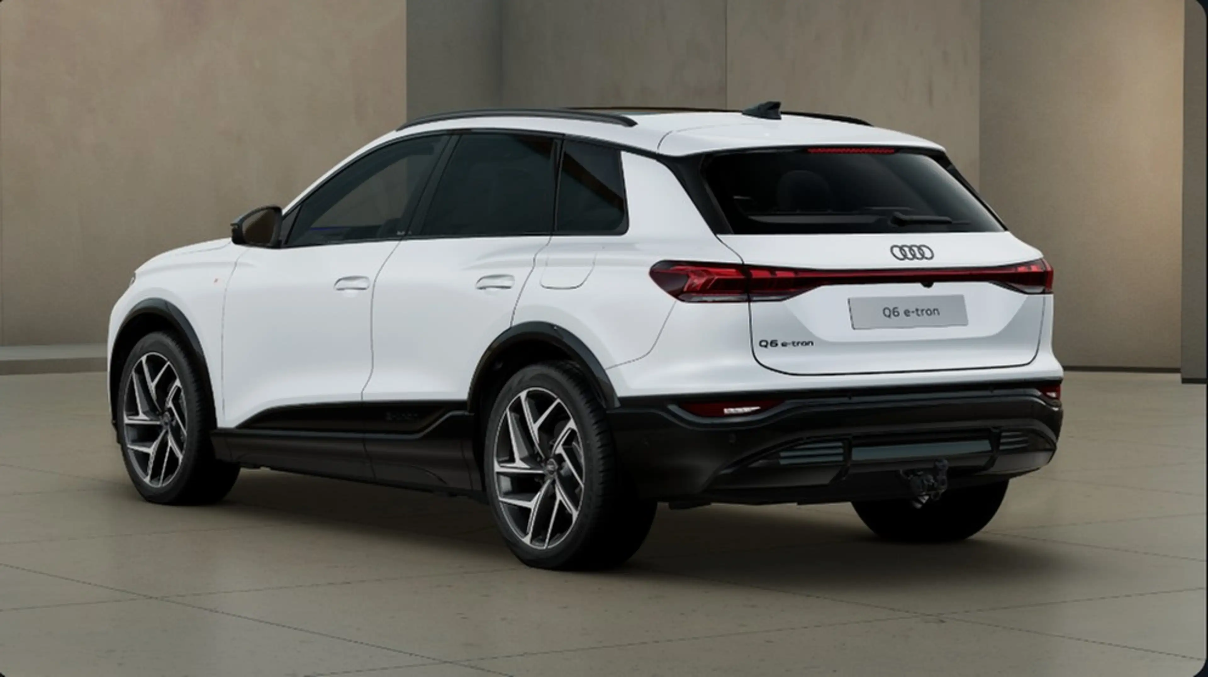 Audi e-tron performance 225 kW AHK, Pano, Tech pro — photo 4