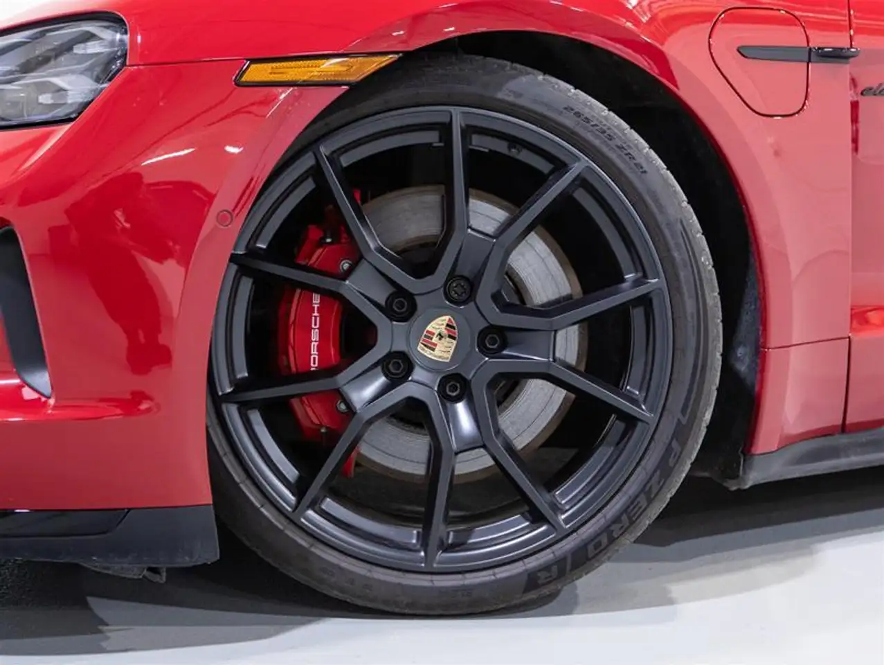 Porsche Taycan снимка Porsche Taycan