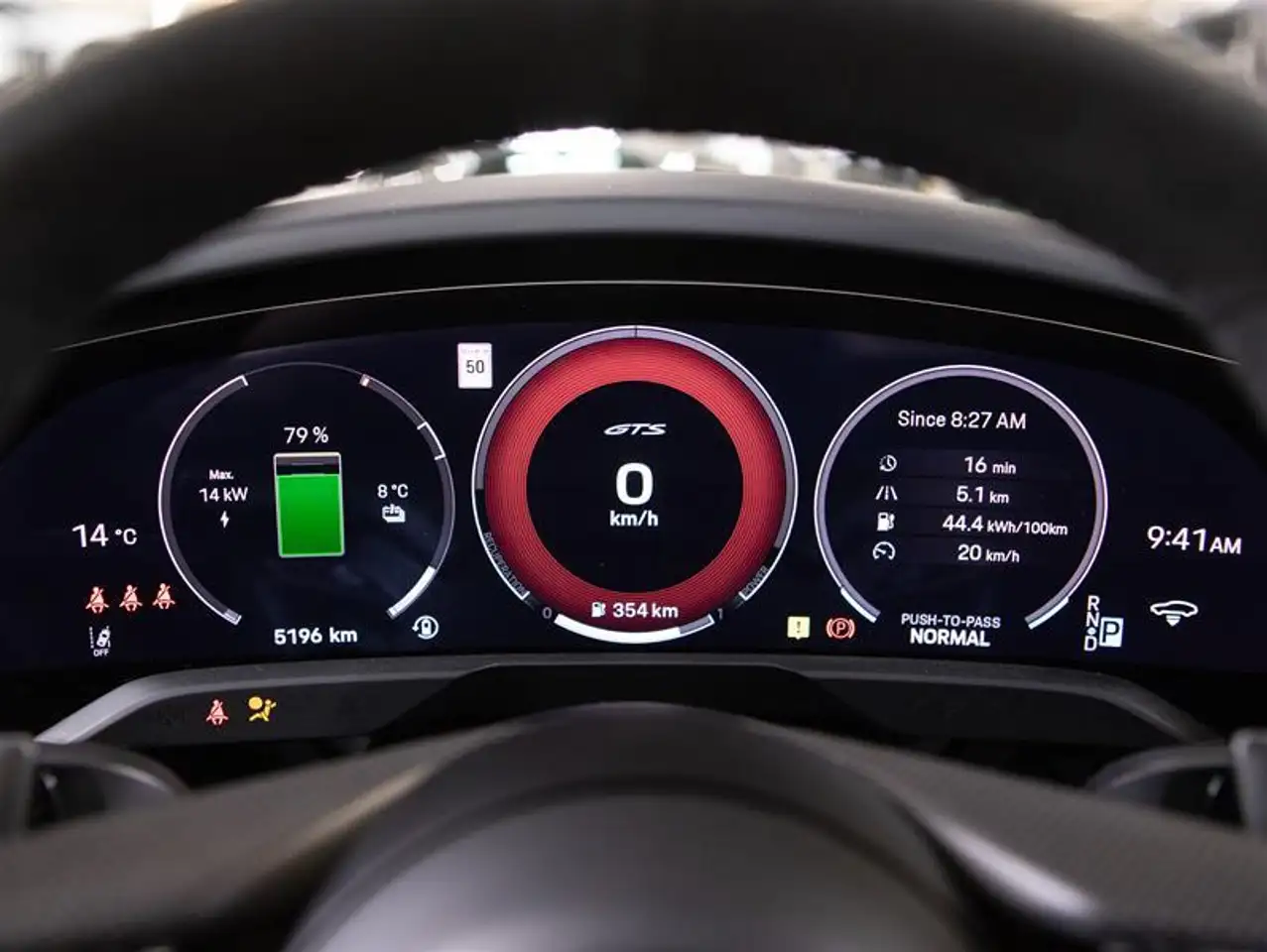 Porsche Taycan снимка Porsche Taycan
