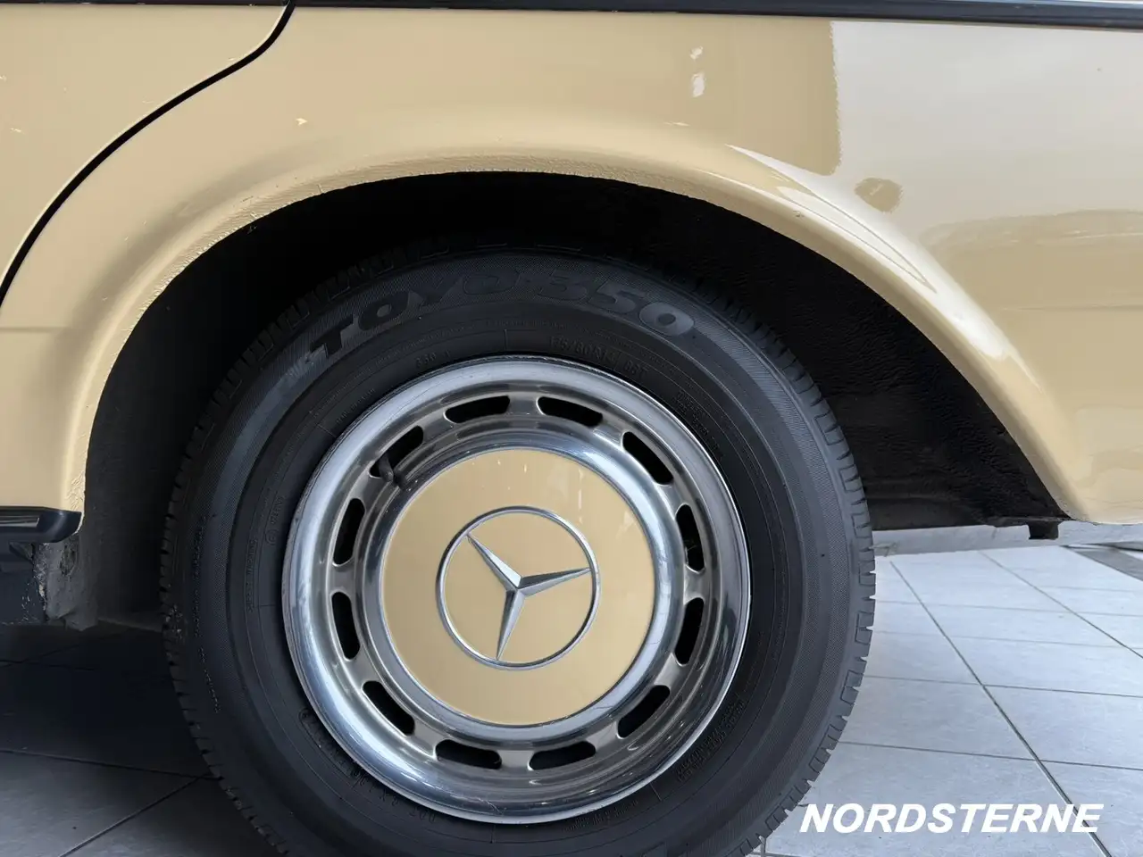 Mercedes-Benz 200 W123 Limousine Promifahrzeug Alles Original, foto 5