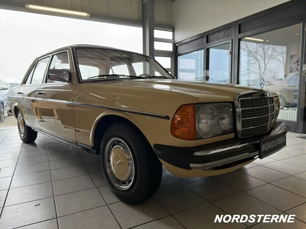 Mercedes-Benz 200 W123 Limousine Promifahrzeug Alles Original, foto 3