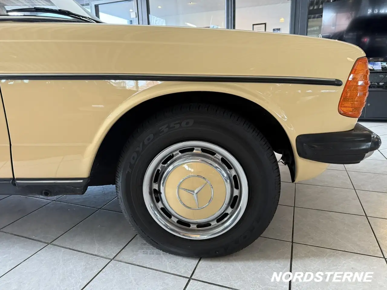 Mercedes-Benz 200 W123 Limousine Promifahrzeug Alles Original, foto 4