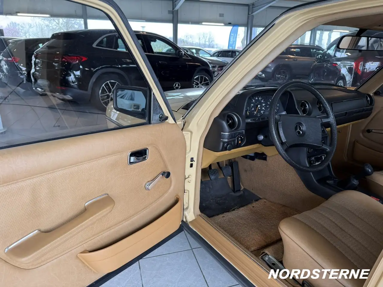 Mercedes-Benz 200 W123 Limousine Promifahrzeug Alles Original, foto 11