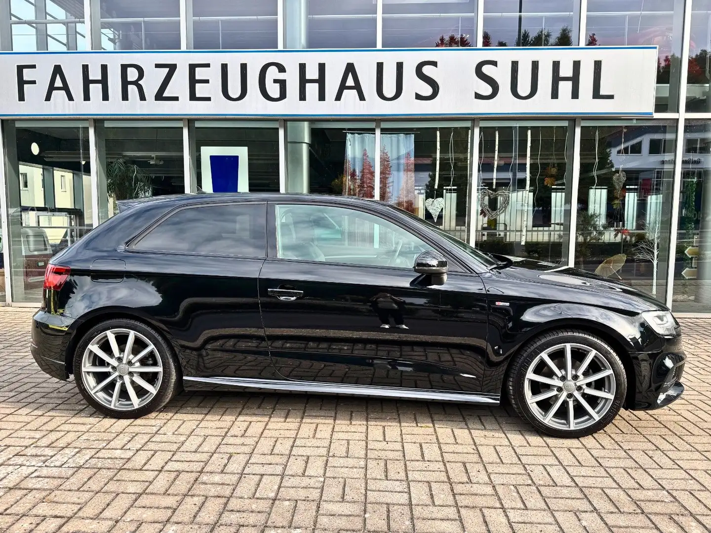 Audi A3 sport S-Line 1,5 TSI  DSG LED Schwarz - 2