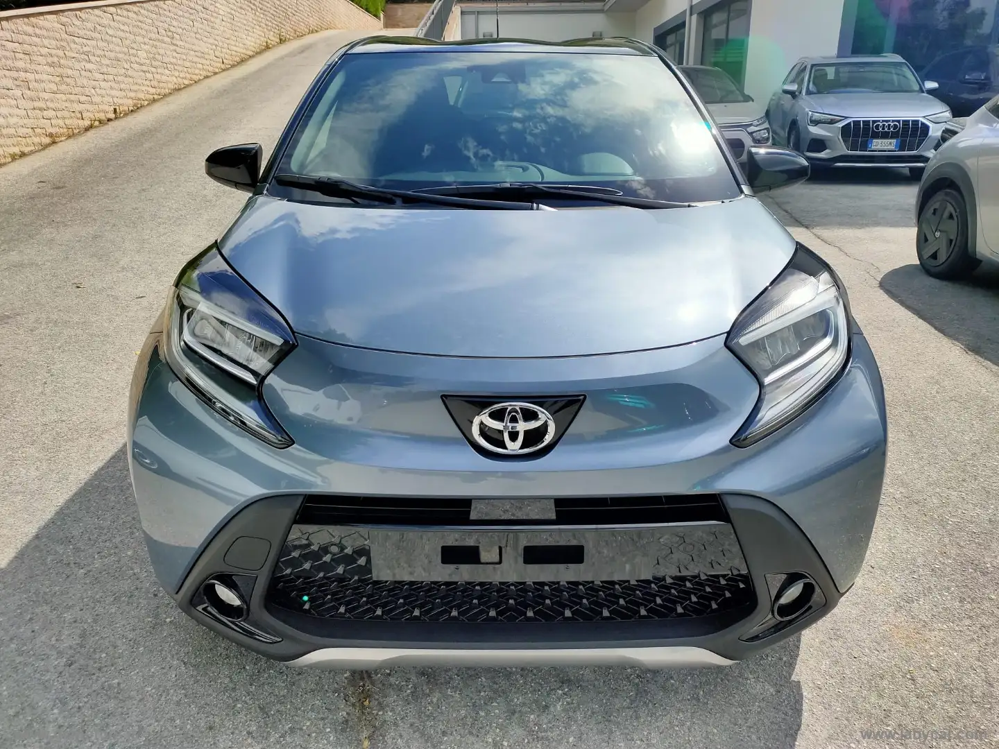 Toyota Aygo X 1.0 VVT-i 72 CV 5p. Lounge S-CVT Gri - 2
