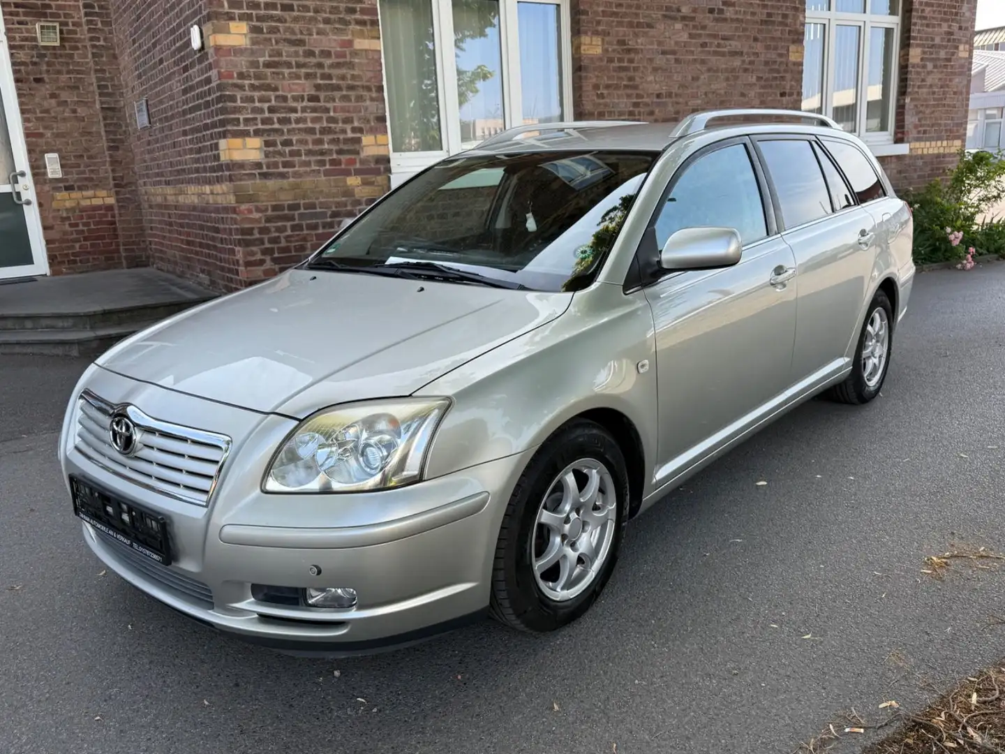 Toyota Avensis Combi/Euro4/Tüv Neu/Klima/AHK Gris - 1