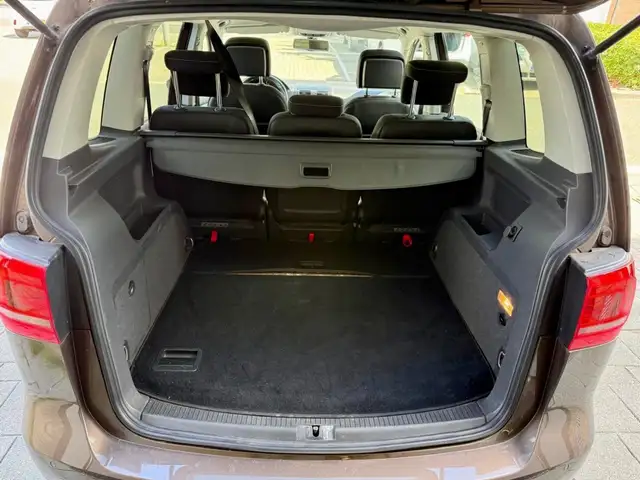 Volkswagen Touran view 13