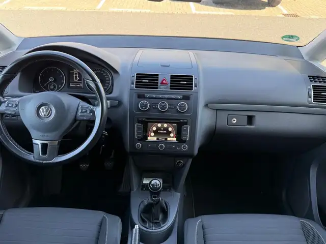 Volkswagen Touran view 2