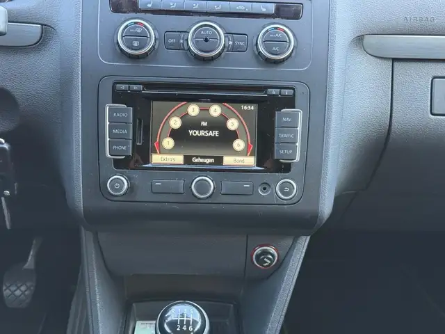 Volkswagen Touran view 3