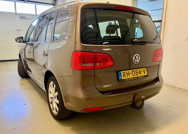 Volkswagen Touran view 6