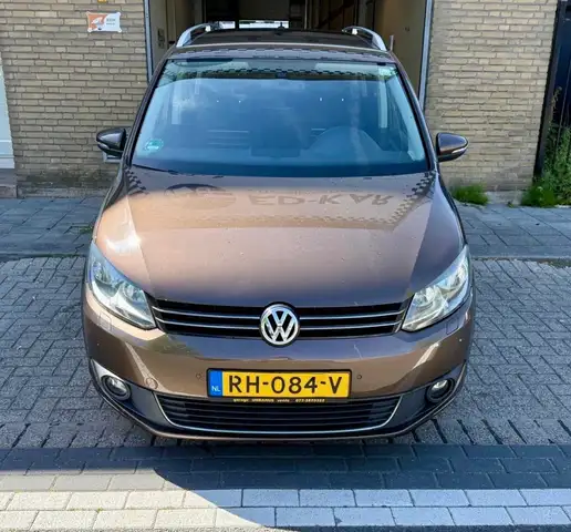 Volkswagen Touran view 4