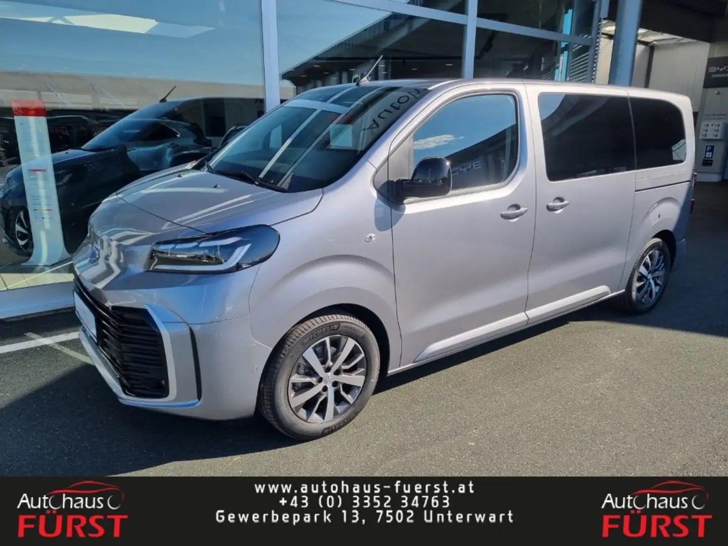 Toyota Proace Verso 2,0l 180 Family Medium AUT. *NAVI-Paket* Argent - 1