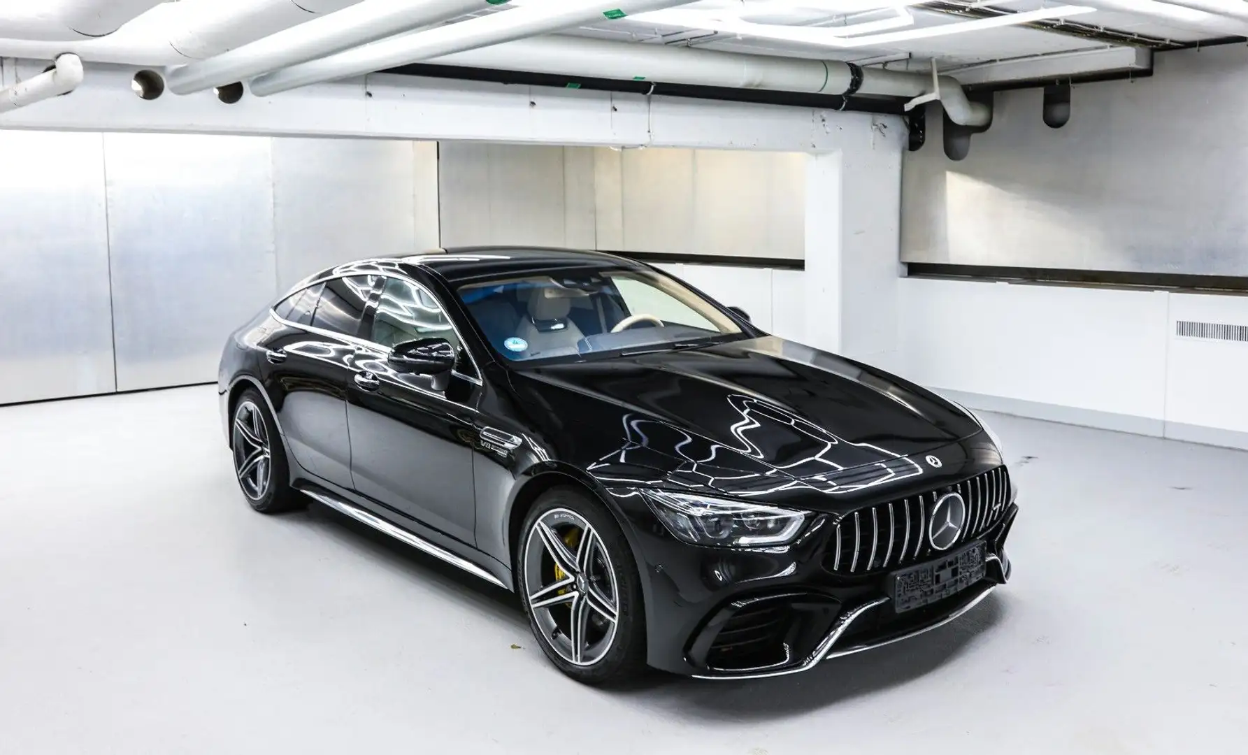 Mercedes-Benz AMG GT 63 S 4Matic+ Schwarz - 2