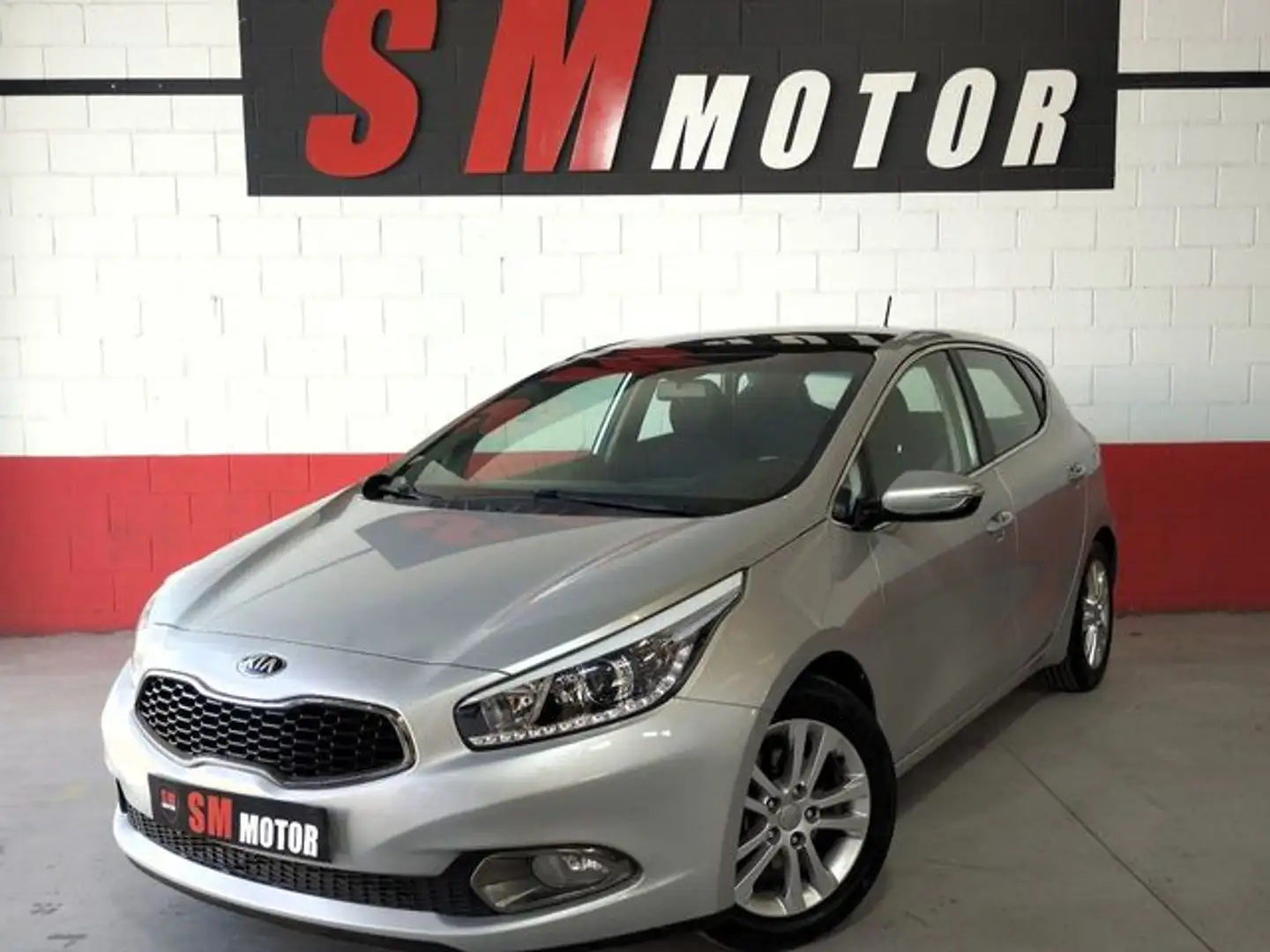 Kia Ceed / cee'd 1.6GDi Drive Plateado - 1