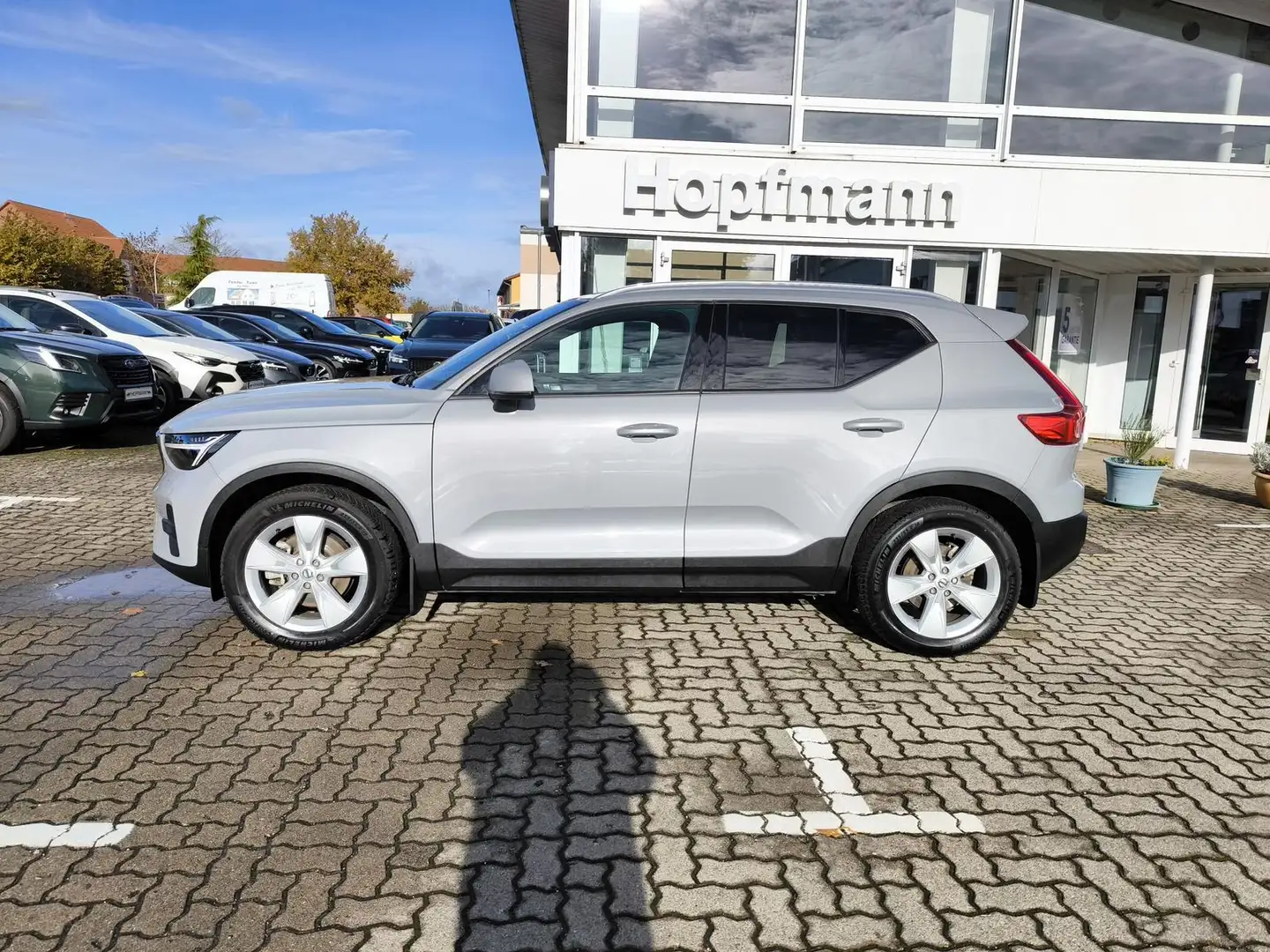 Volvo XC40 B4 Benzin Aut. ACC / BLIS / AHK Grijs - 2