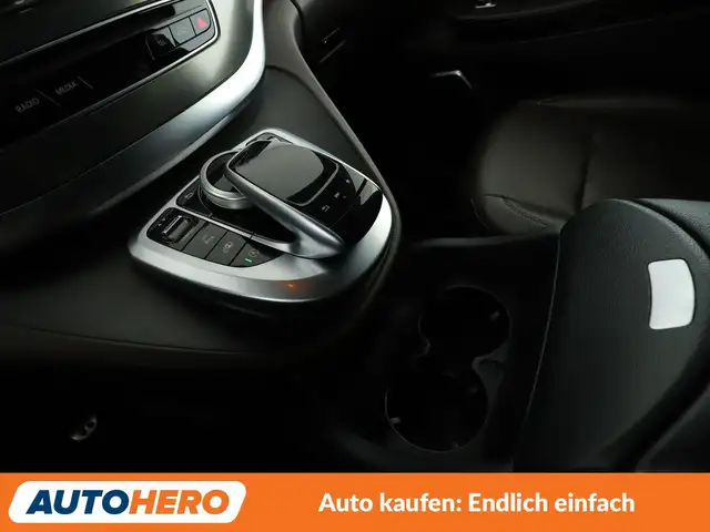 Mercedes-Benz V-Class view 24