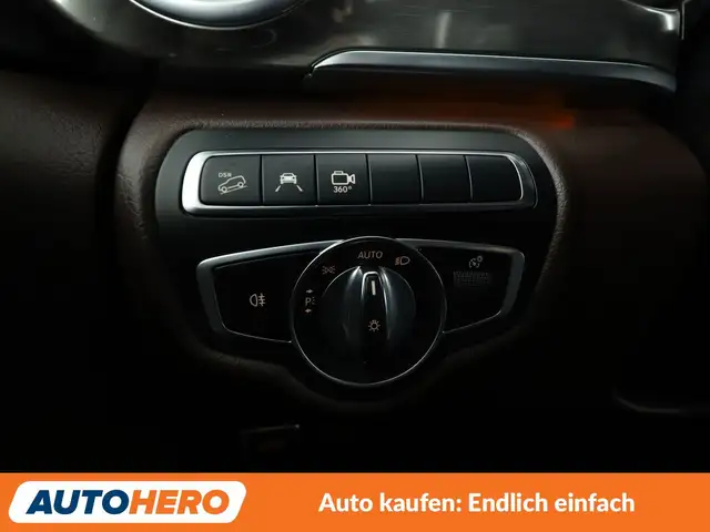 Mercedes-Benz V-Class view 26