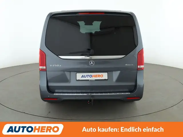 Mercedes-Benz V-Class view 5