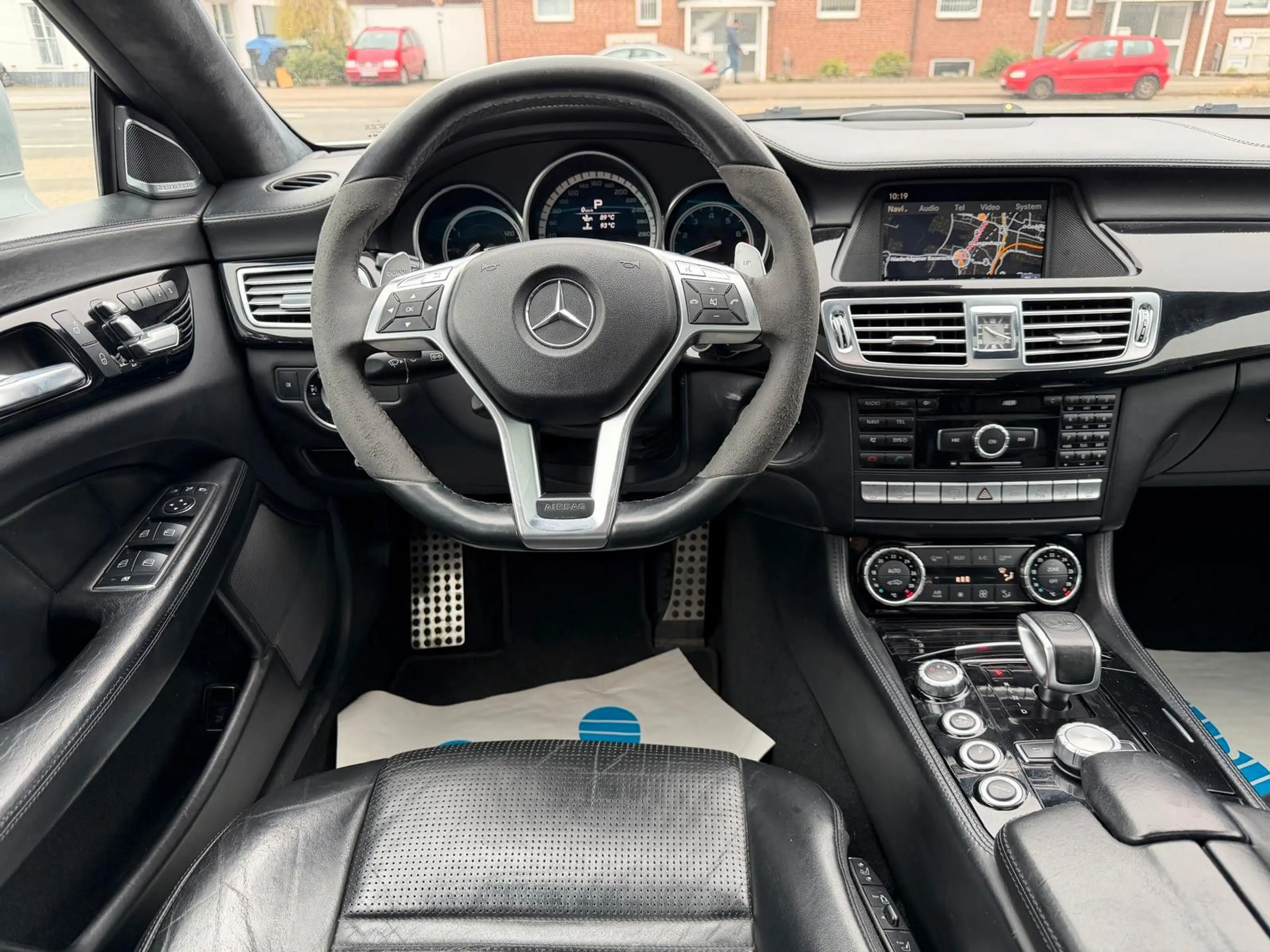 Mercedes-Benz CLS 63 AMG SHD/CARBON/DISTRONIC/KEYLESSGO — photo 12