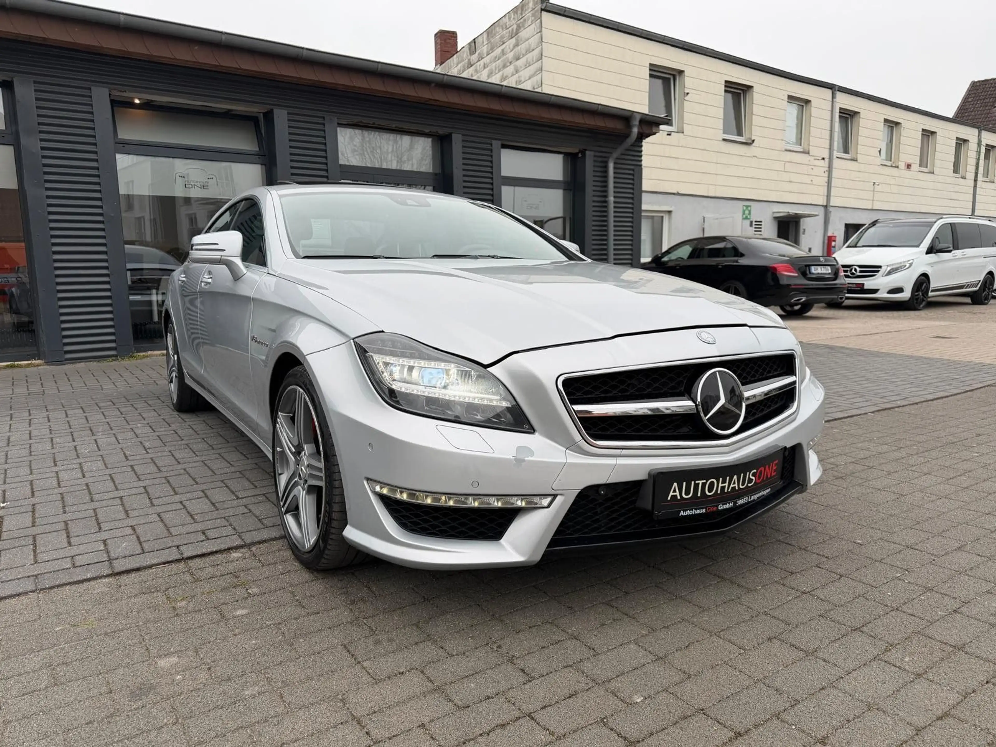 Mercedes-Benz CLS 63 AMG SHD/CARBON/DISTRONIC/KEYLESSGO — photo 2