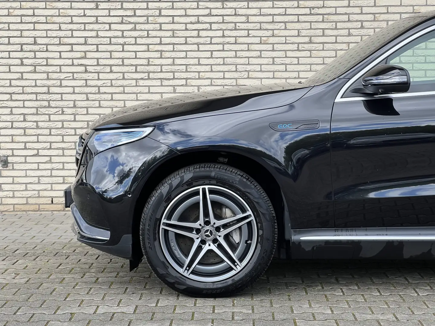 Mercedes-Benz EQC 400 4-Matic Premium Plus AMG Line | Rij-assistentiepak Zwart - 2