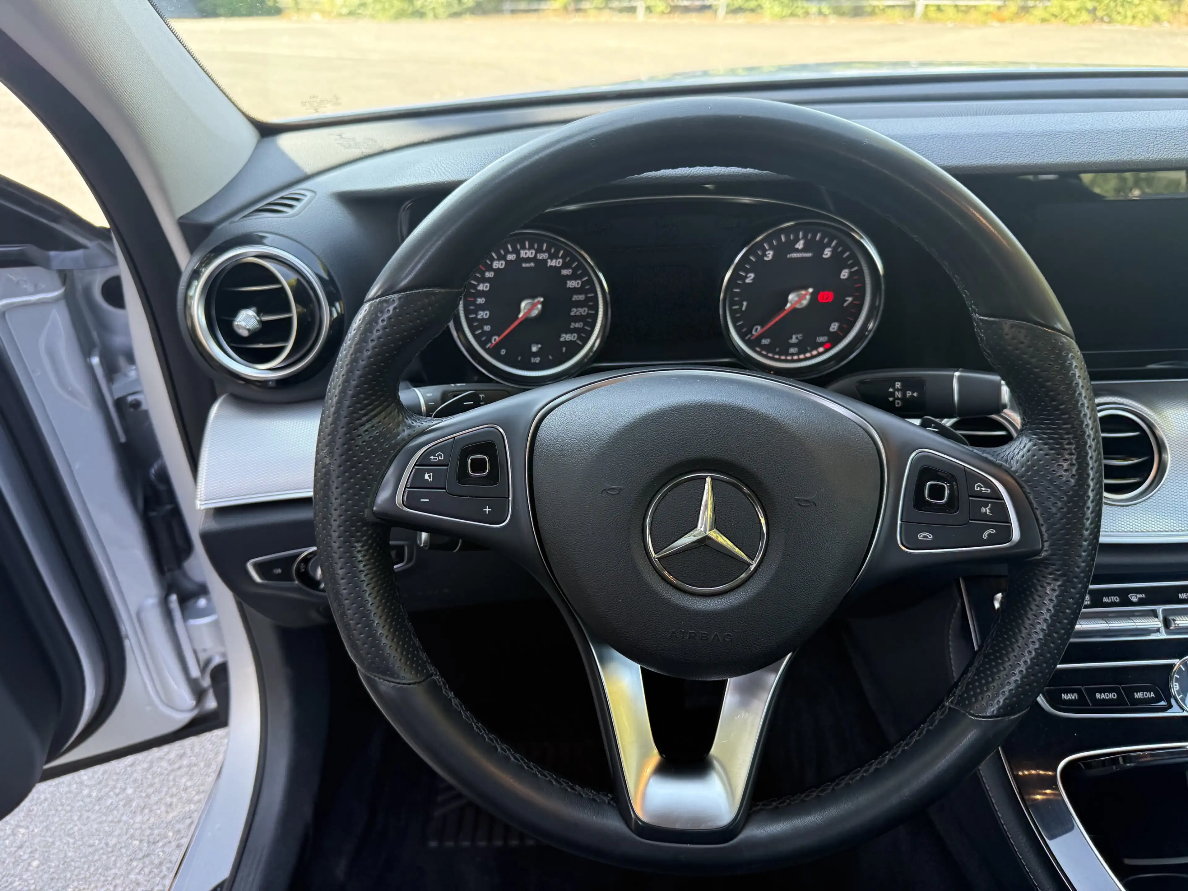Mercedes-Benz E 200 T+AVANTGARDE+R-KAMERA+AHK+AMBIENTE+LED — photo 7
