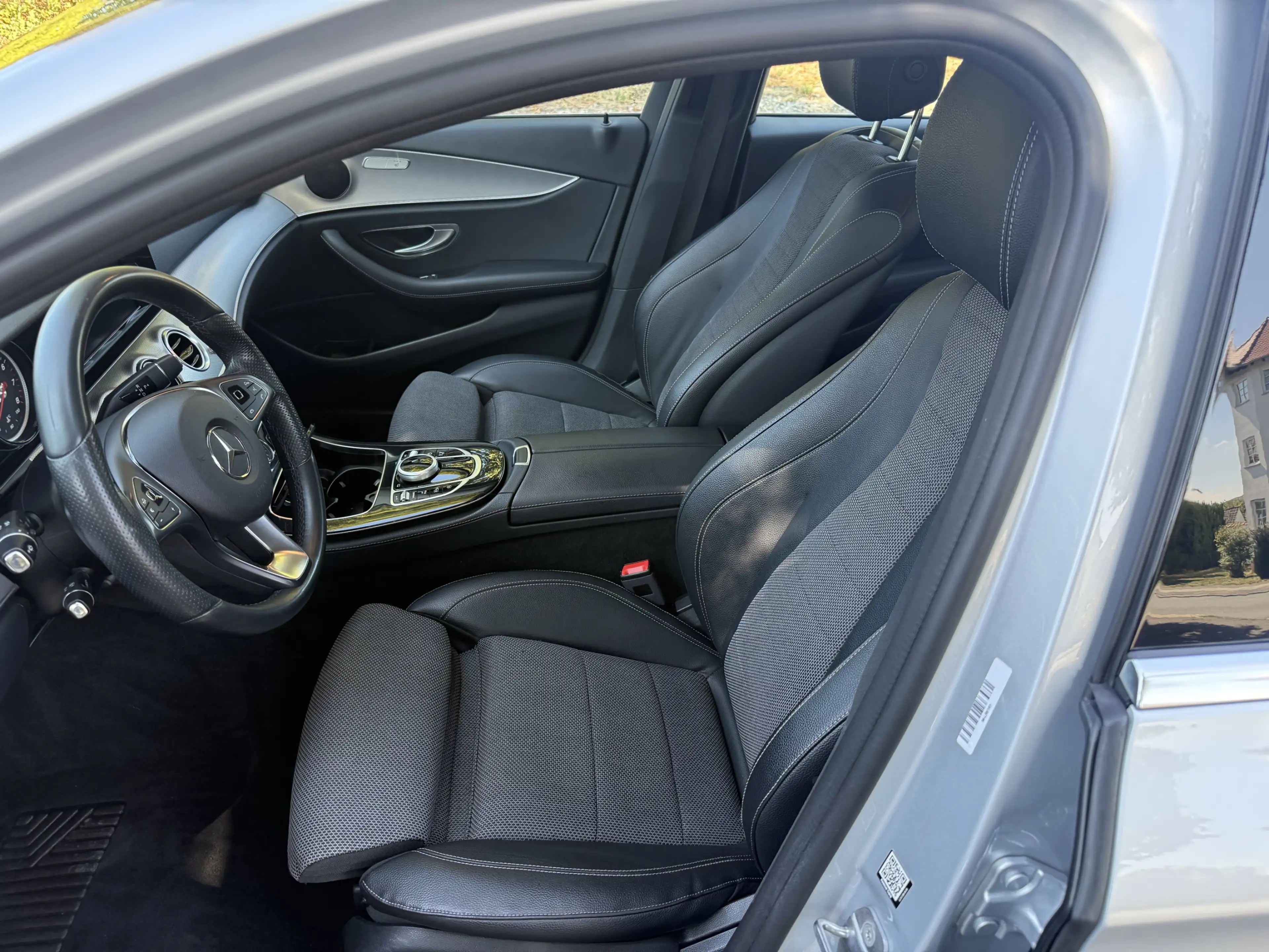 Mercedes-Benz E 200 T+AVANTGARDE+R-KAMERA+AHK+AMBIENTE+LED — photo 5