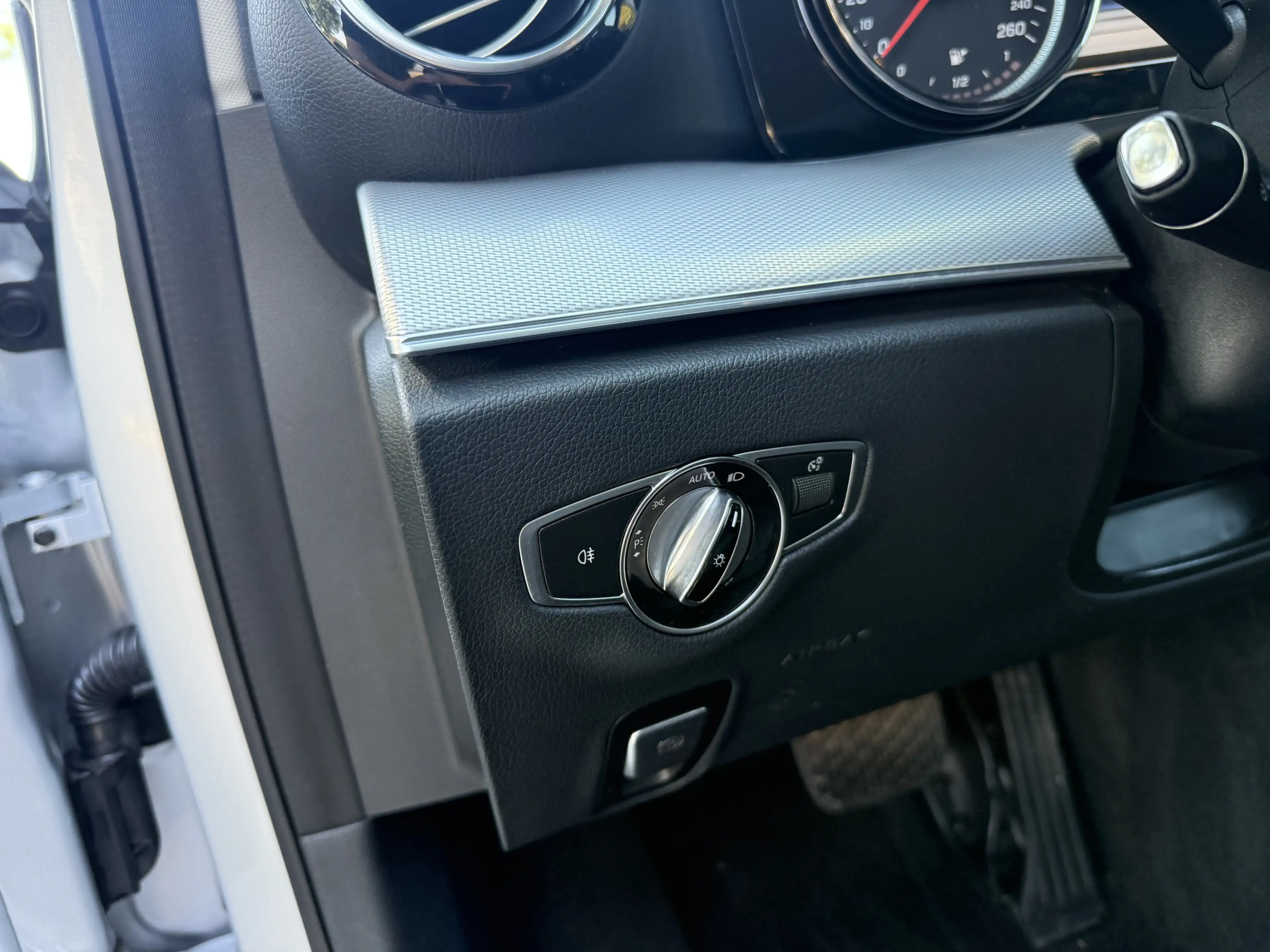 Mercedes-Benz E 200 T+AVANTGARDE+R-KAMERA+AHK+AMBIENTE+LED — photo 9
