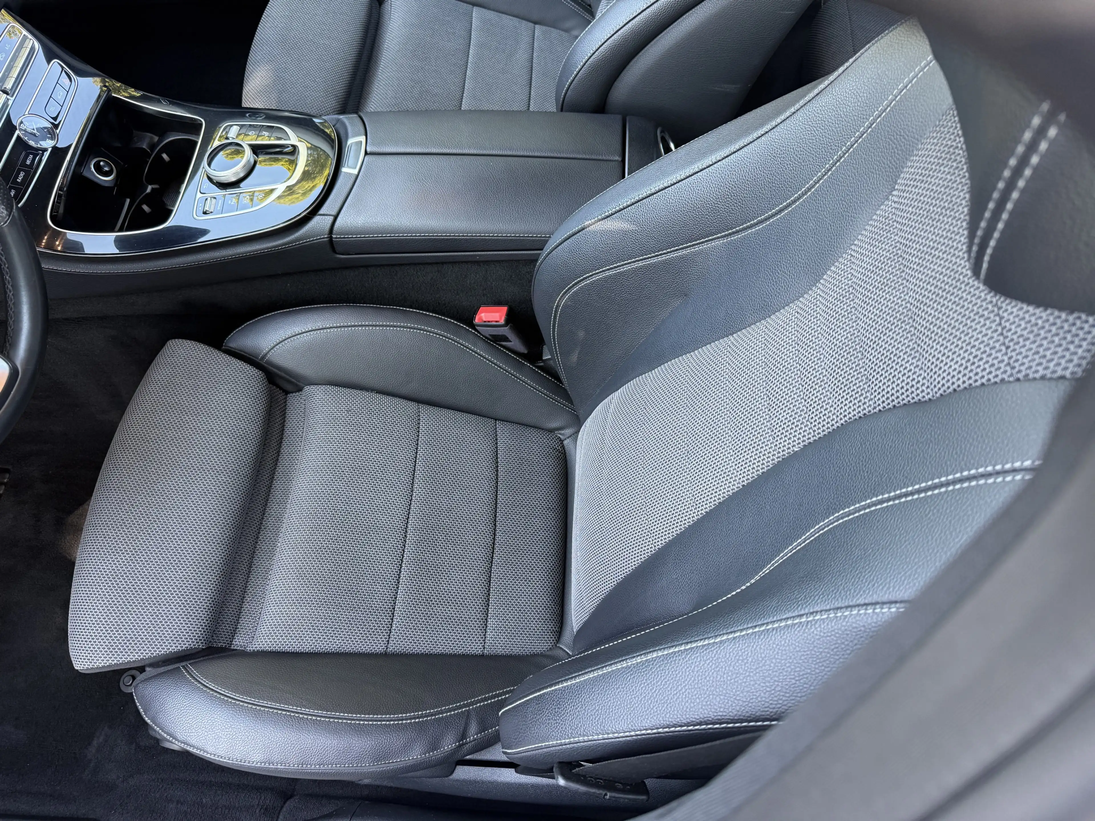 Mercedes-Benz E 200 T+AVANTGARDE+R-KAMERA+AHK+AMBIENTE+LED — photo 6