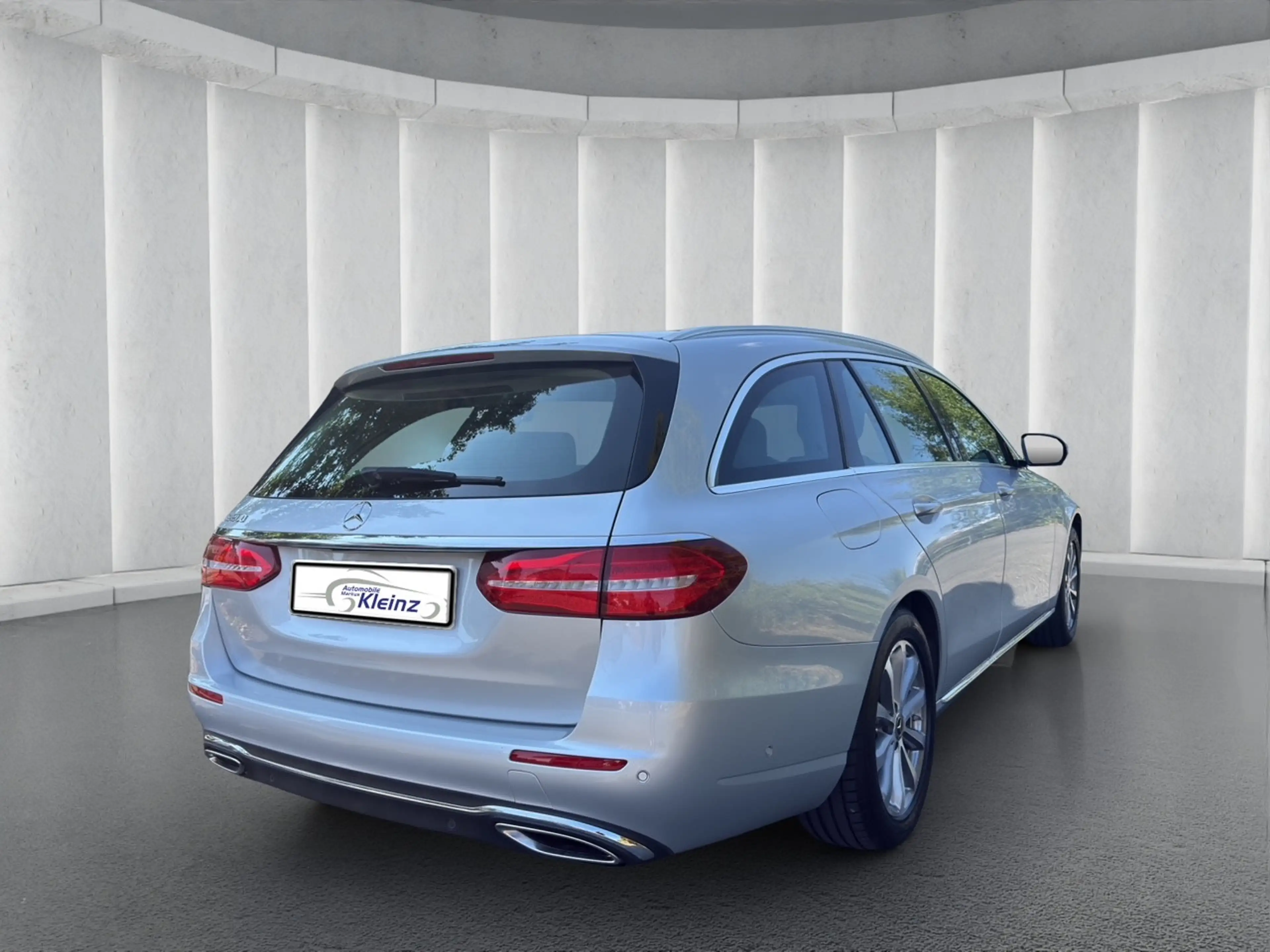 Mercedes-Benz E 200 T+AVANTGARDE+R-KAMERA+AHK+AMBIENTE+LED — photo 3